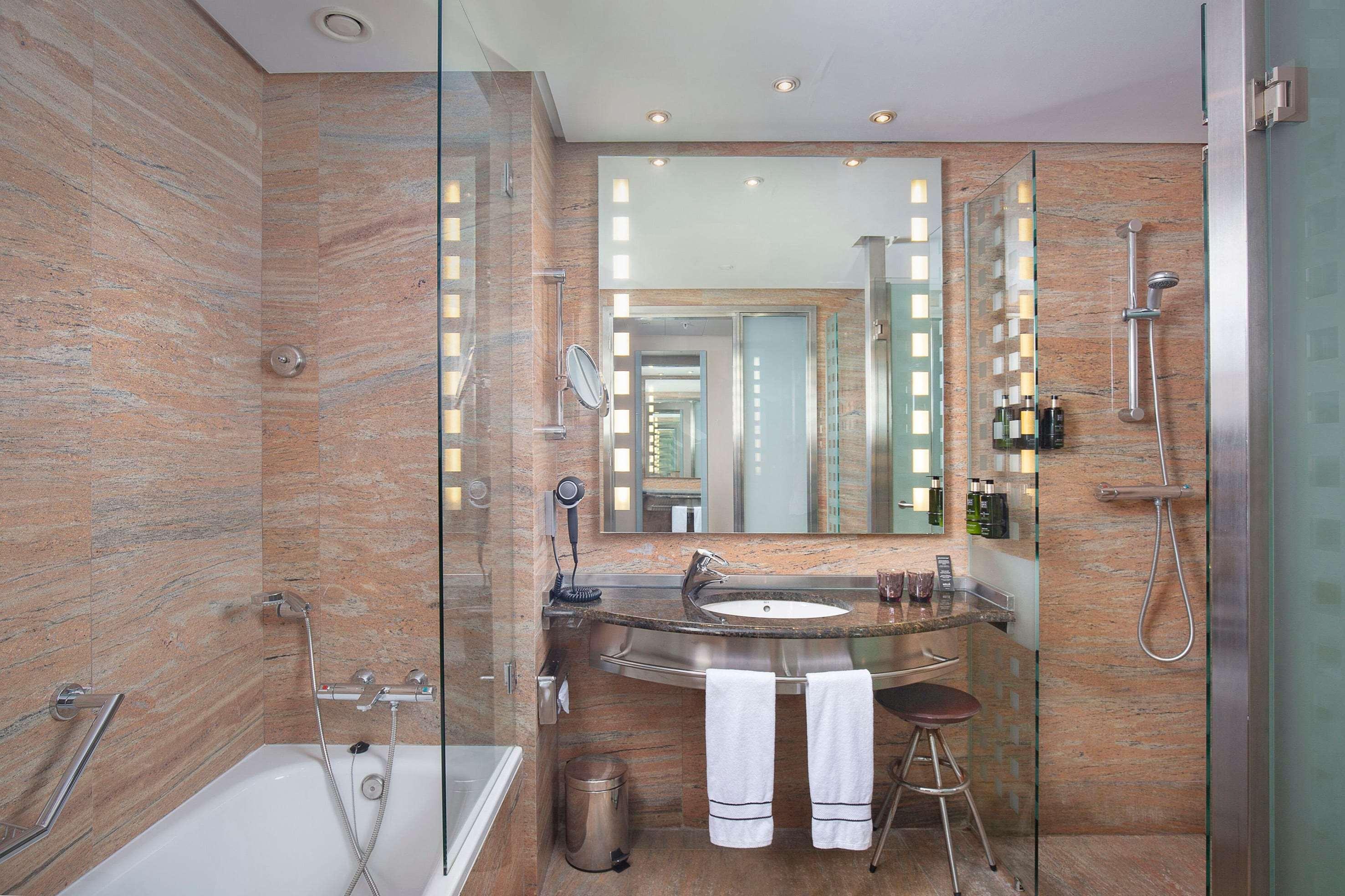 Room Connecting Room