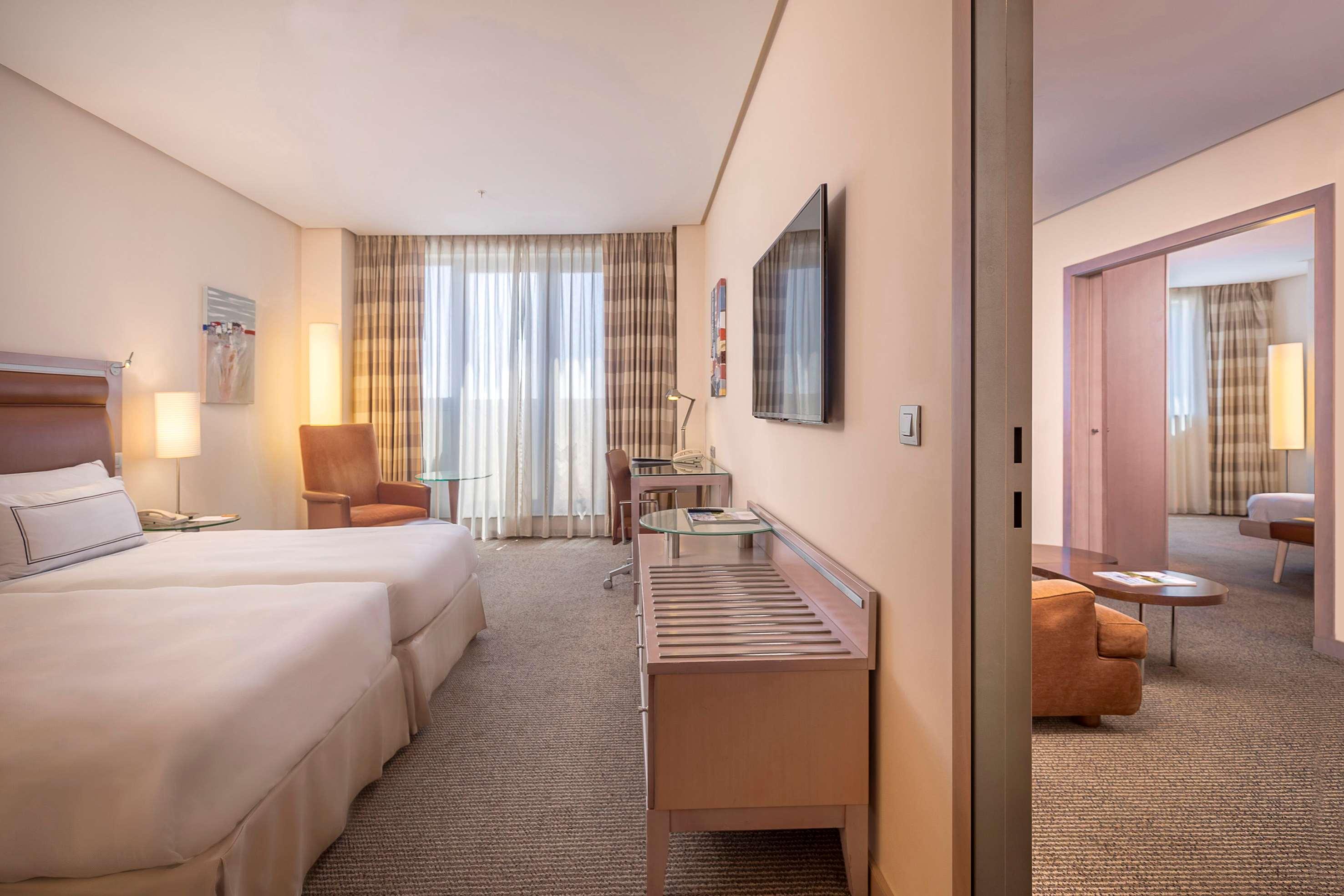 Room Connecting Room