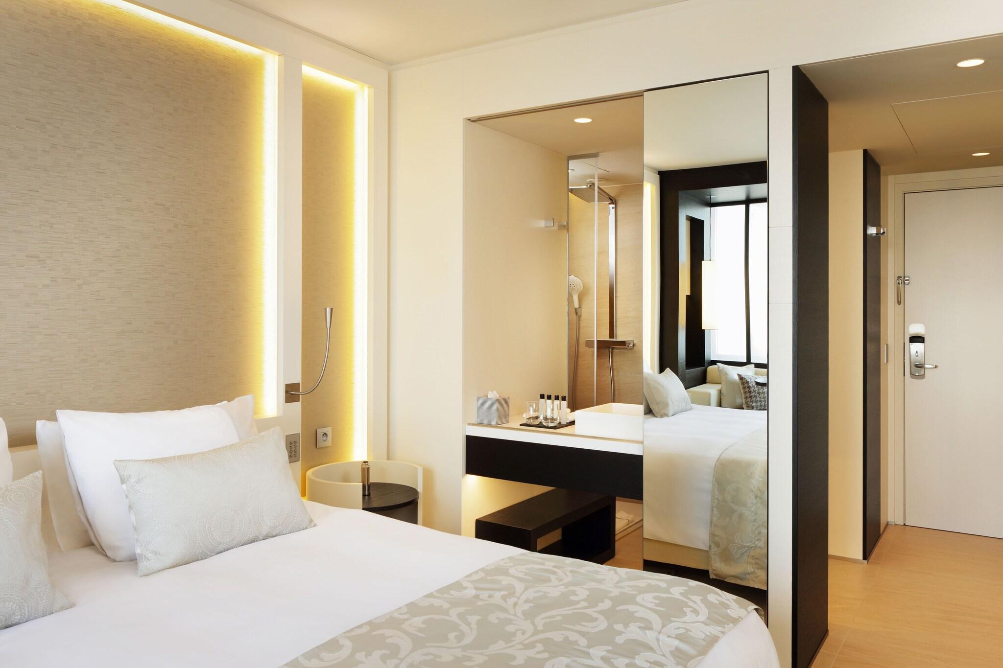 Double Deluxe City View King Bed