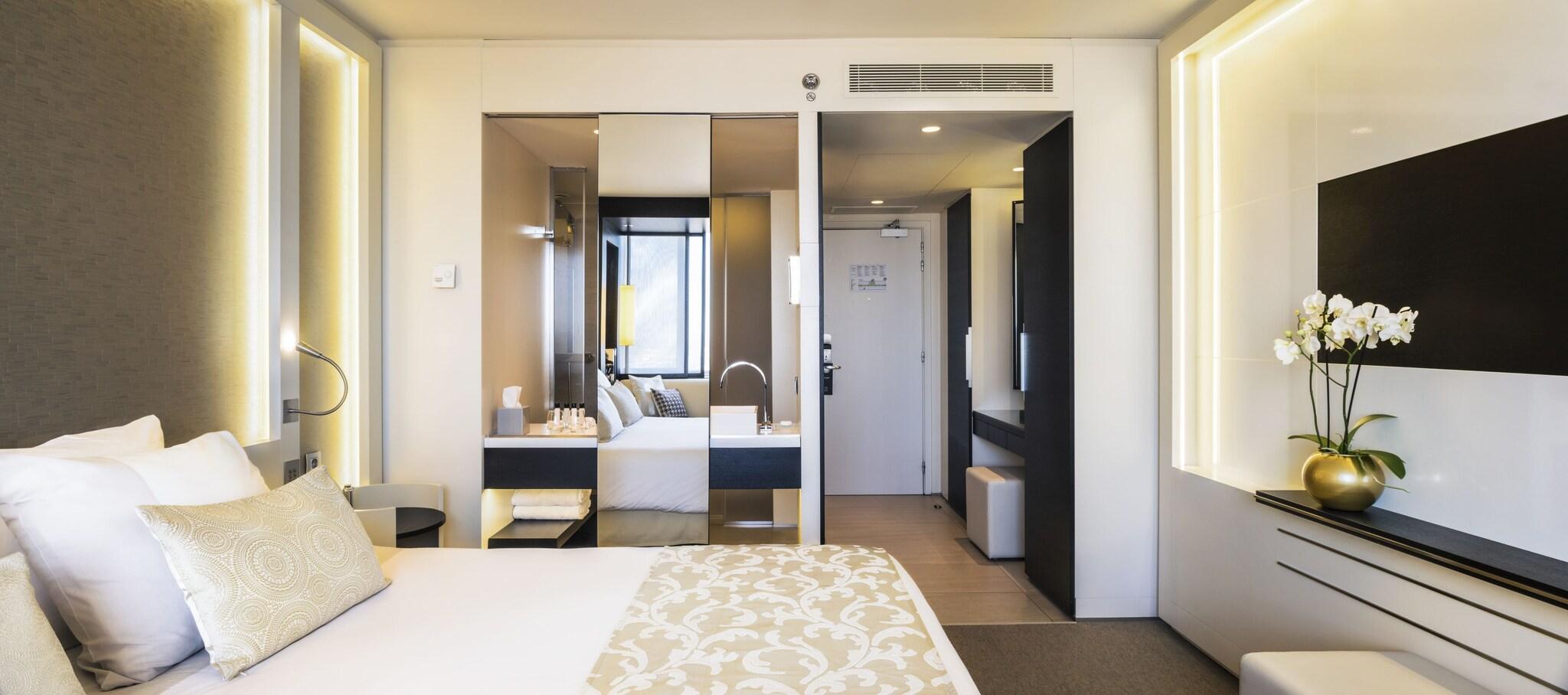 Double Deluxe City View King Bed