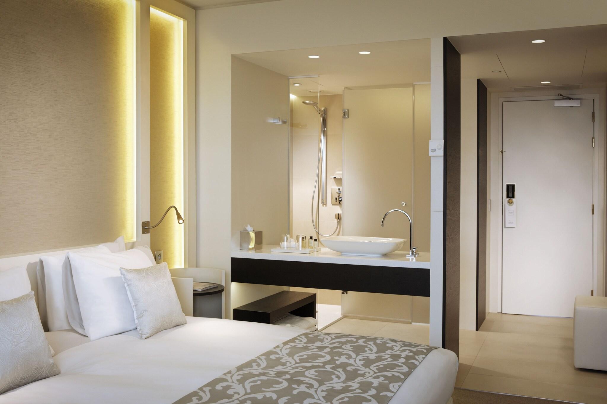 Double Deluxe City View King Bed