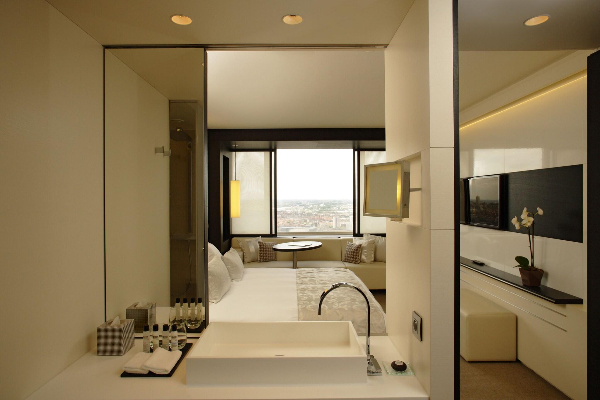 Double Deluxe City View King Bed