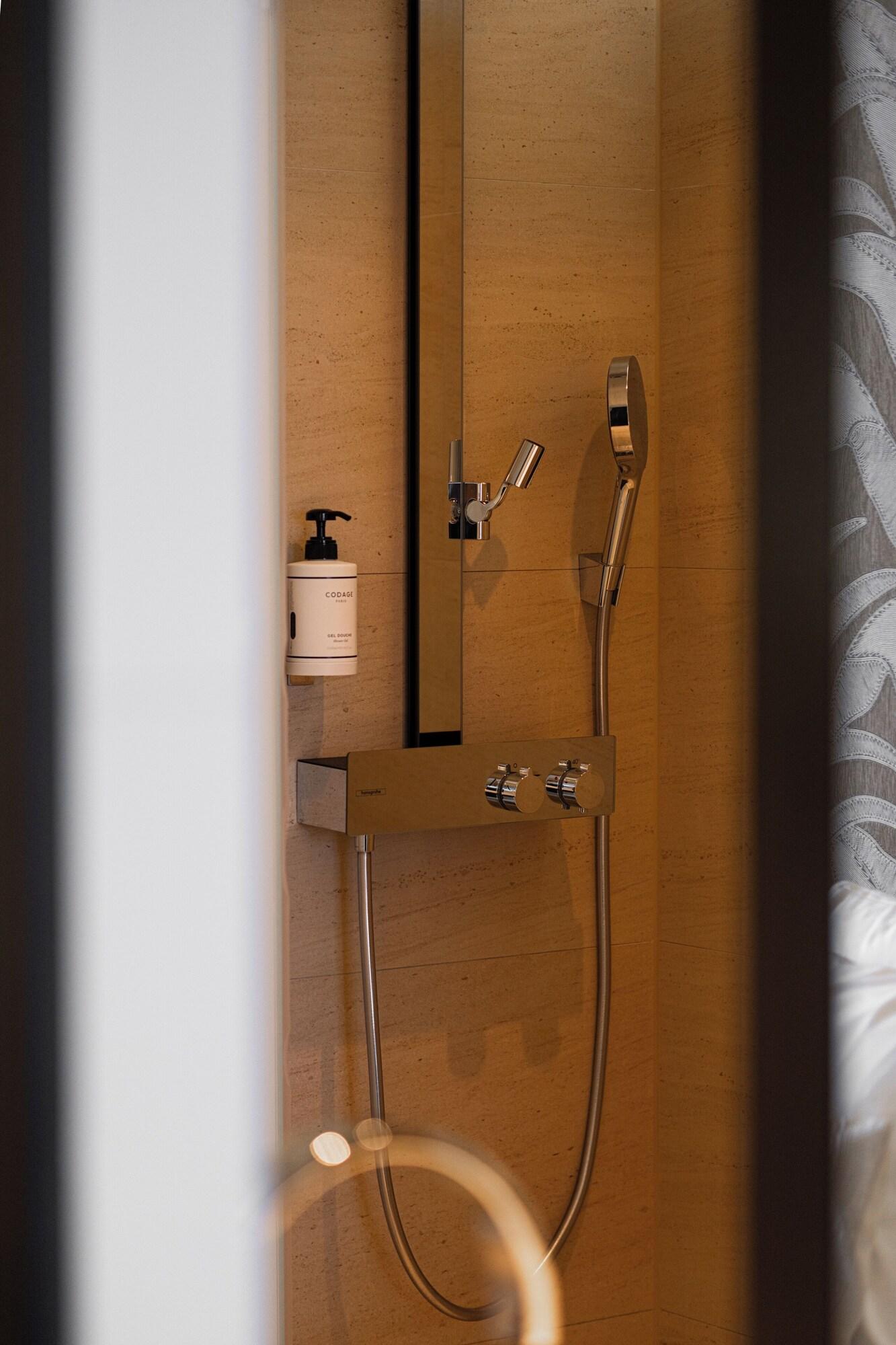 Double Deluxe City View King Bed