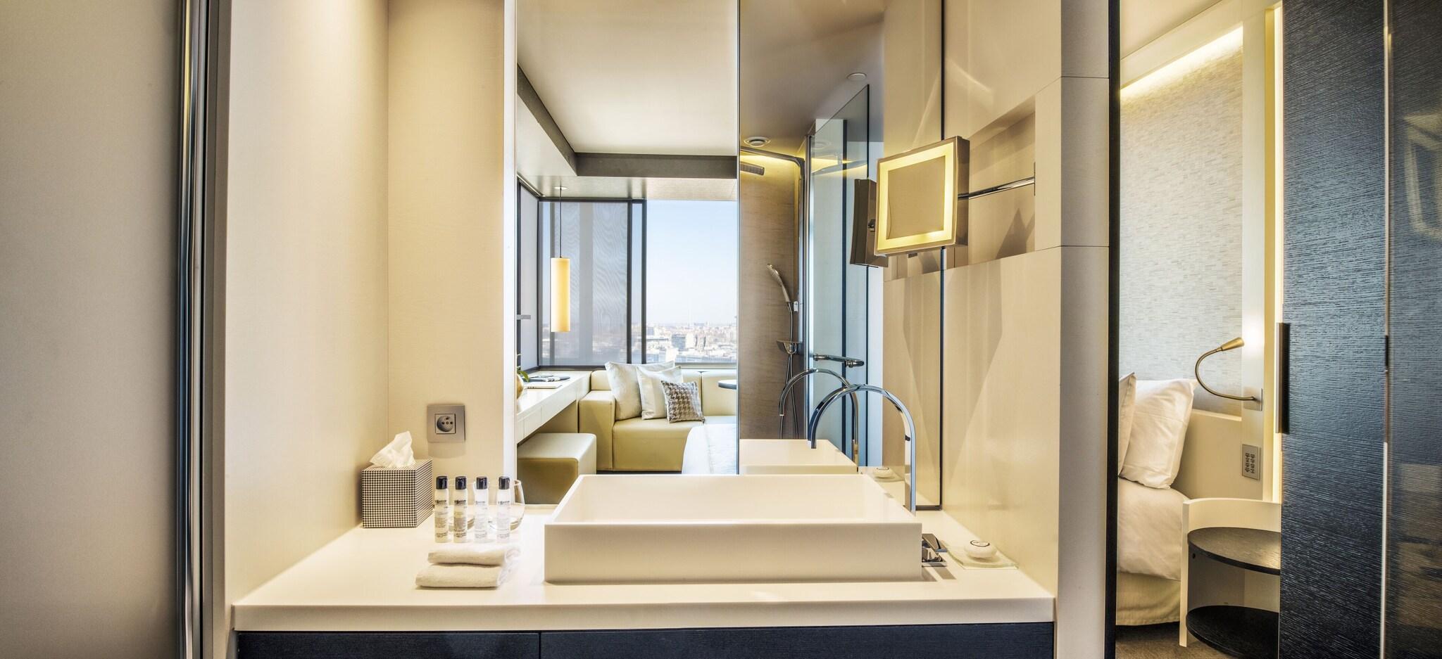 Double Deluxe King Bed