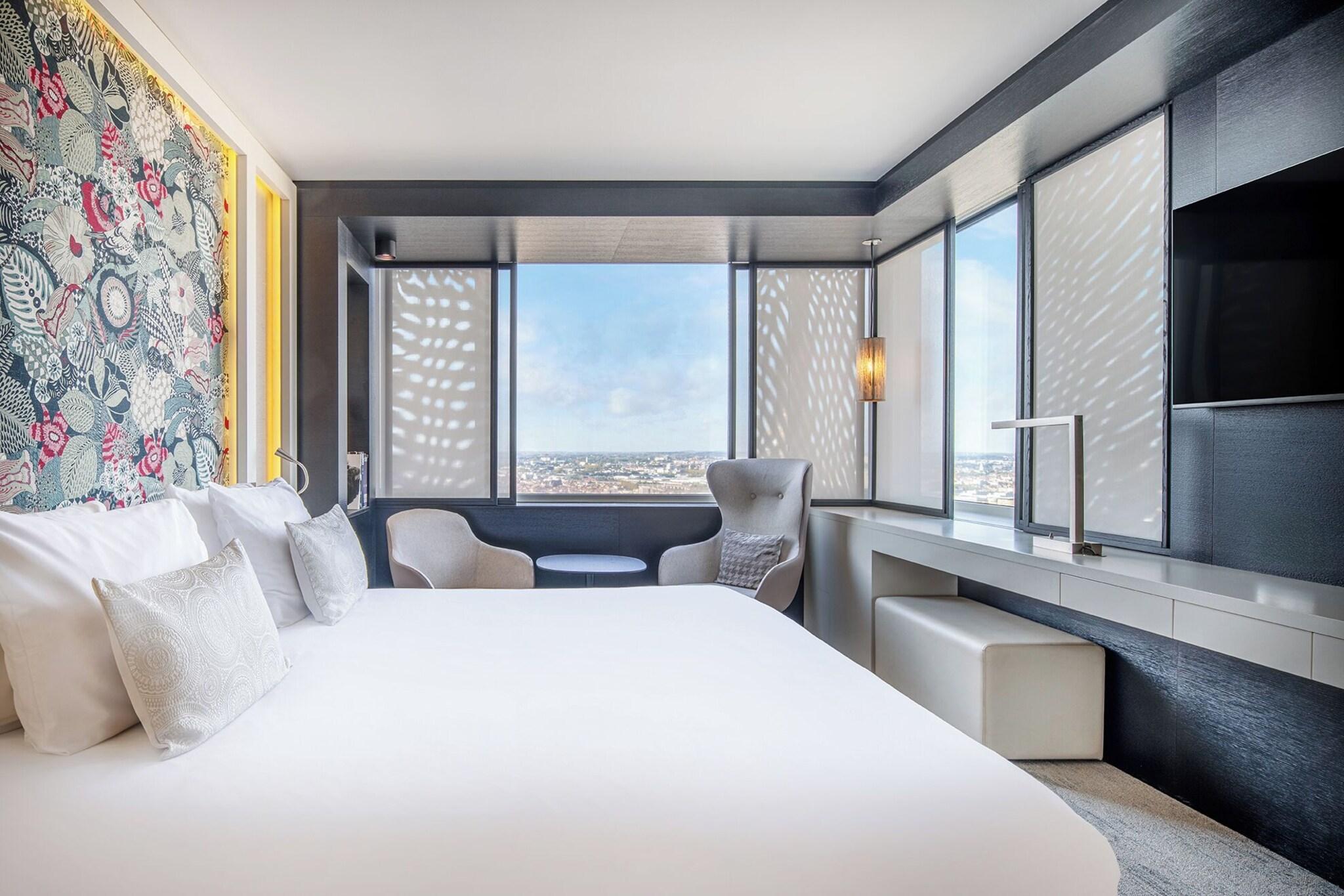 Double Deluxe King Bed