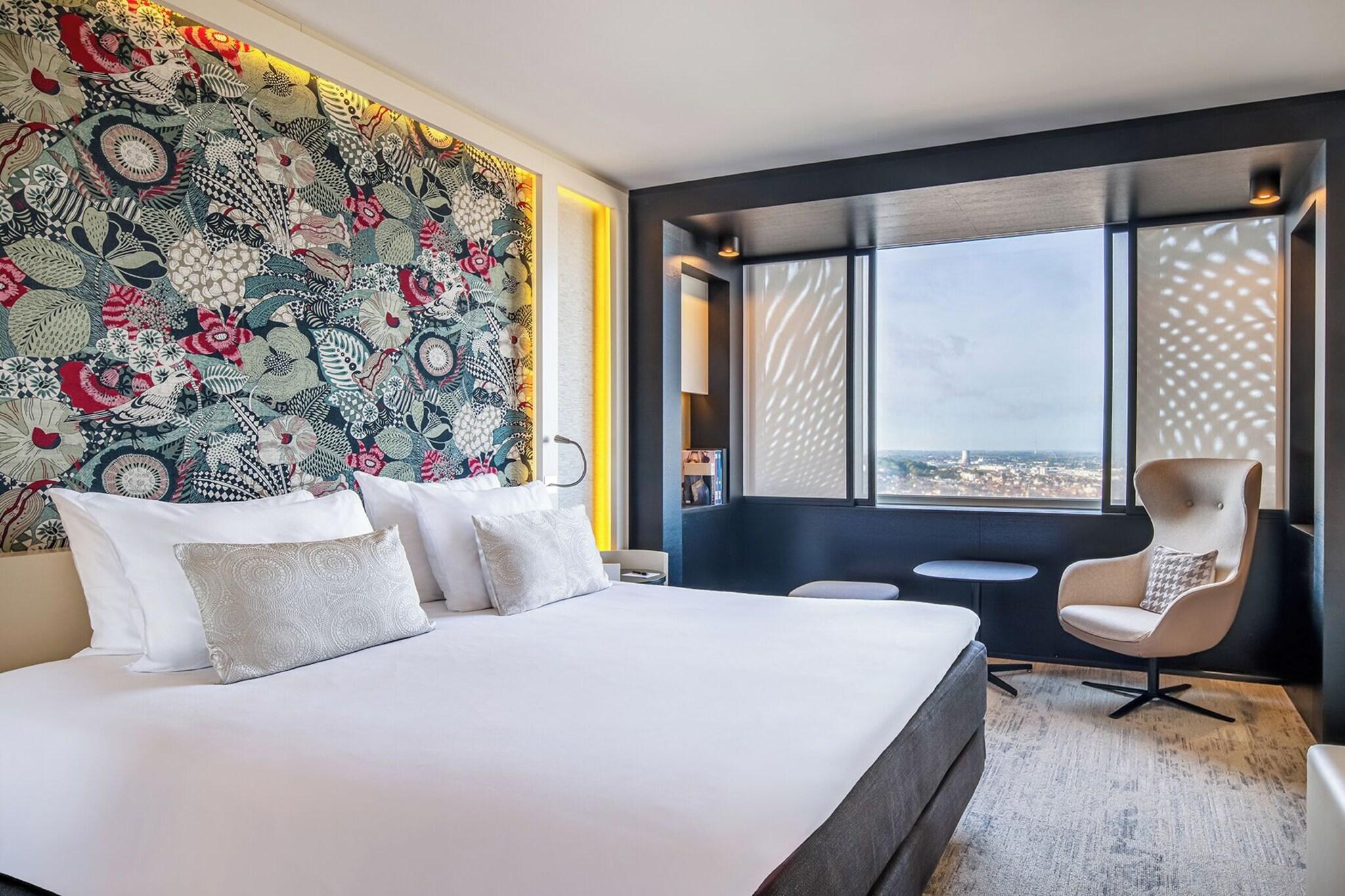 Double Deluxe City View King Bed