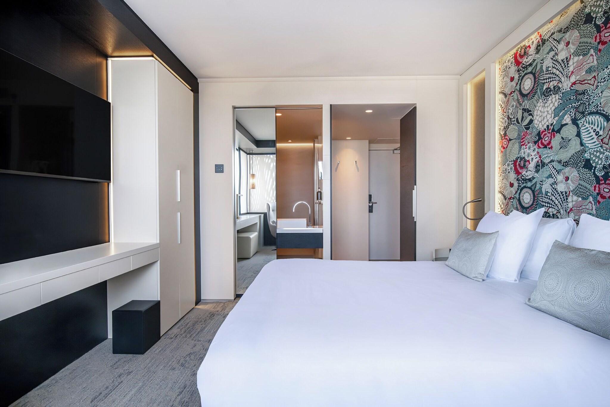 Double Deluxe King Bed