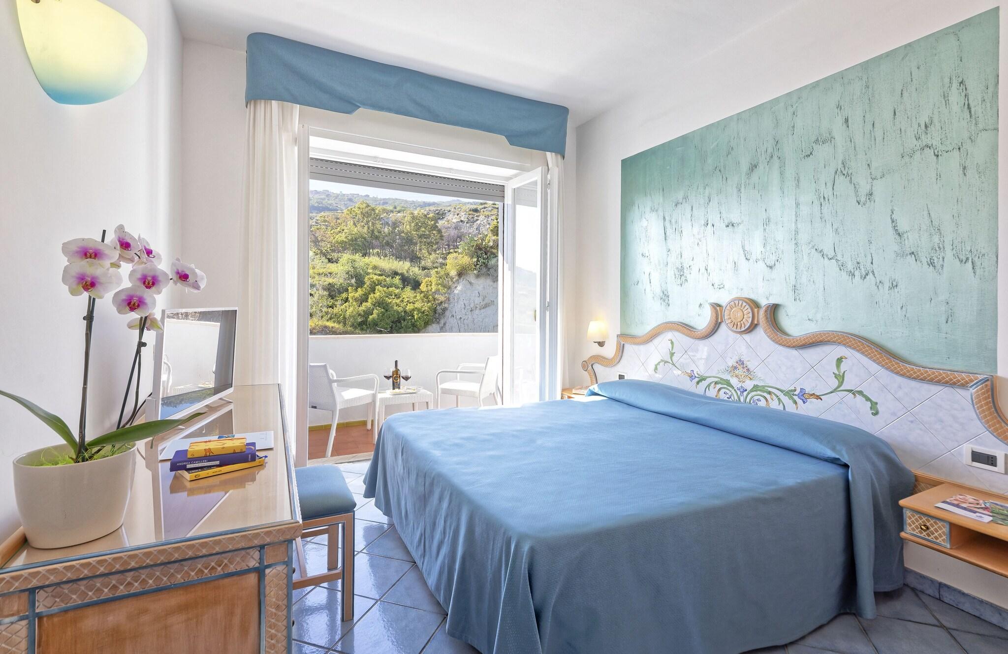 Double Classic Queen Bed