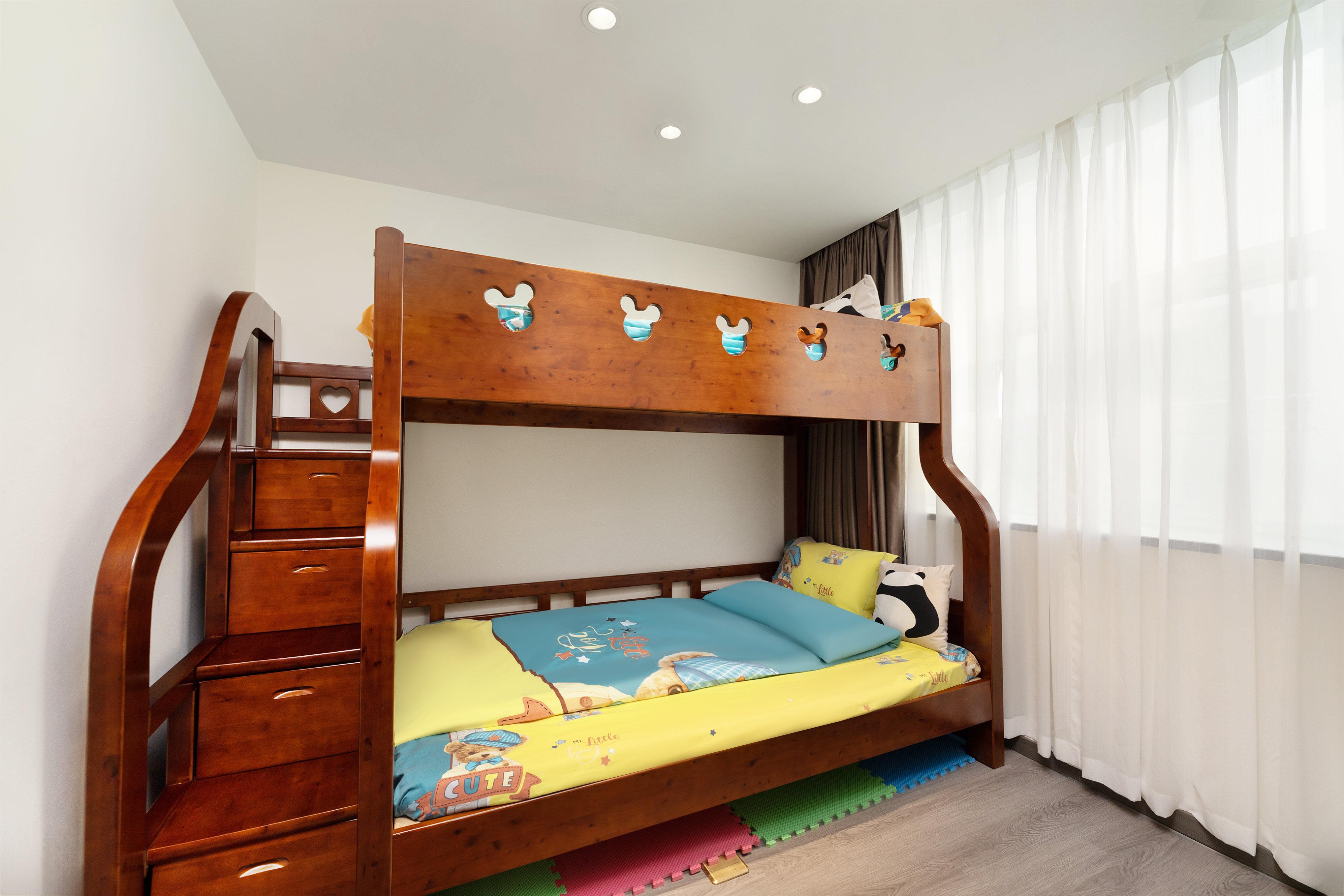 Suite Queen Size Bed