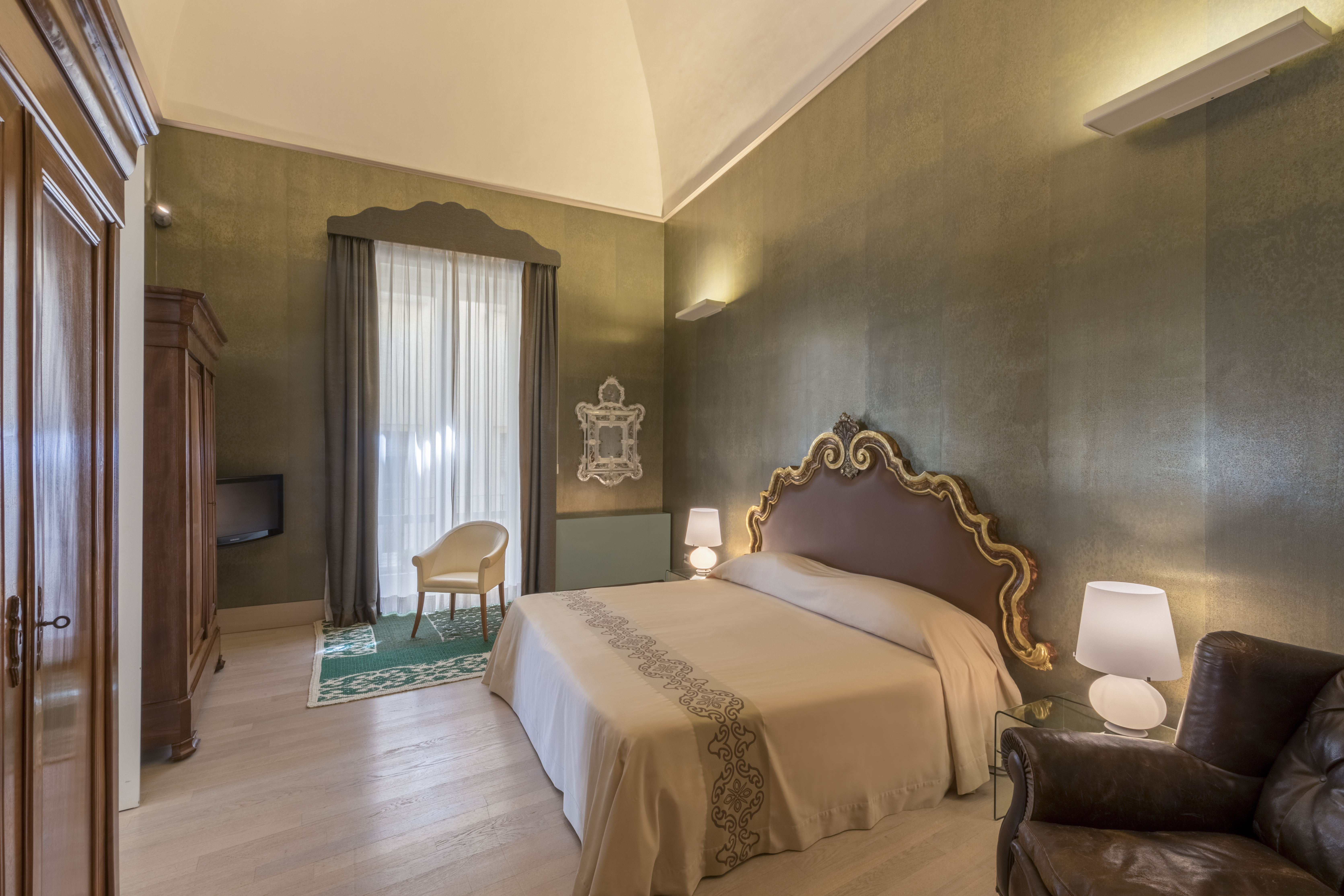 Double Single Executive