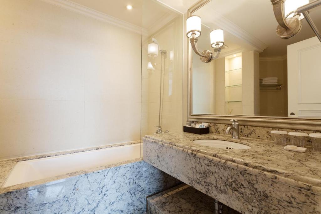 Double Deluxe City View