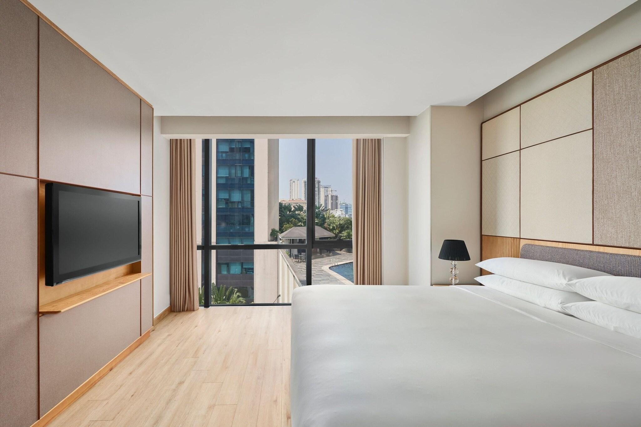 Suite City View King Bed
