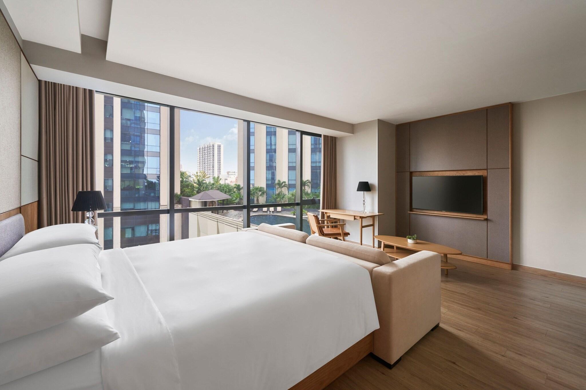 Studio Club City View