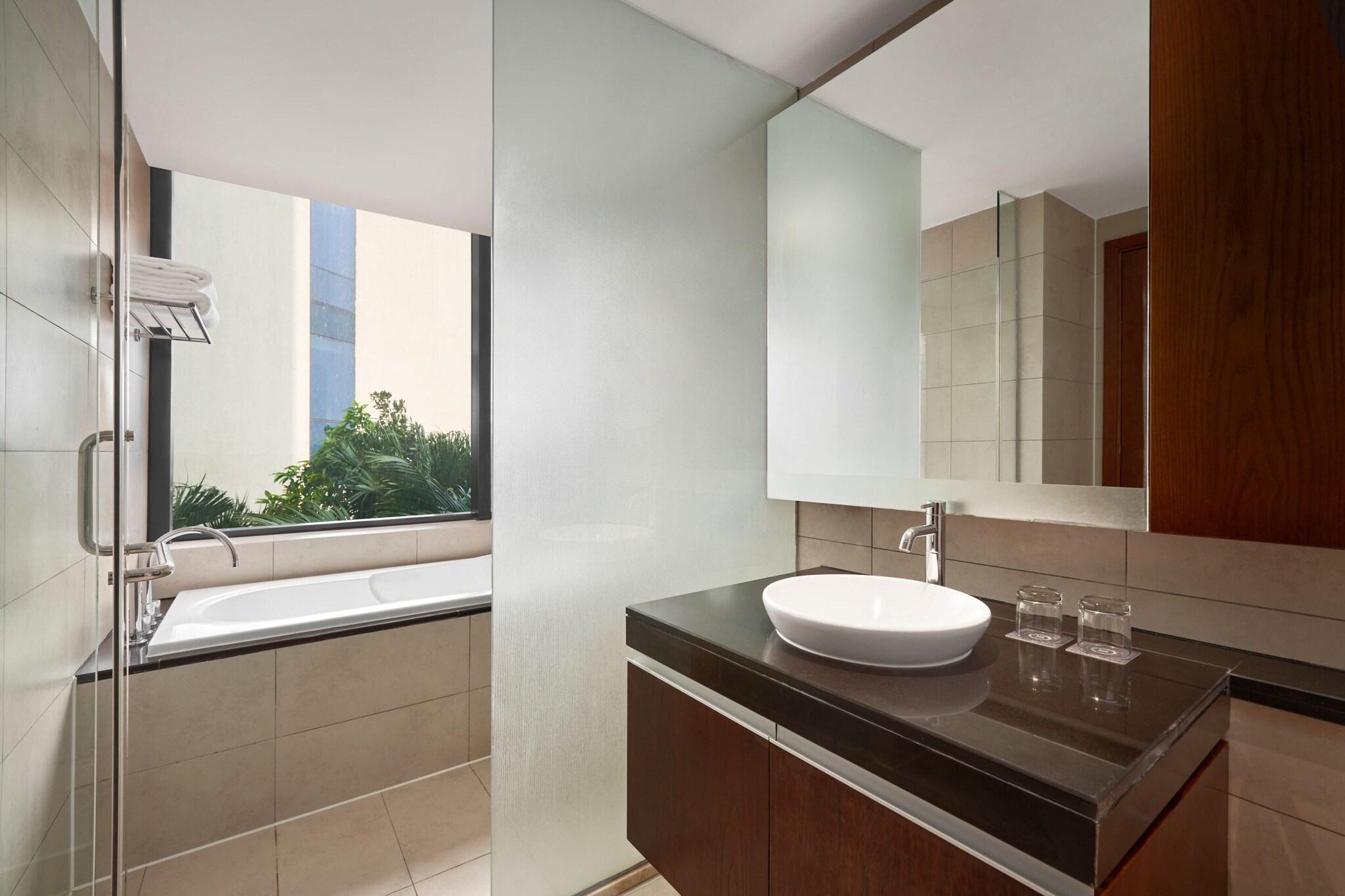 Suite City View King Bed