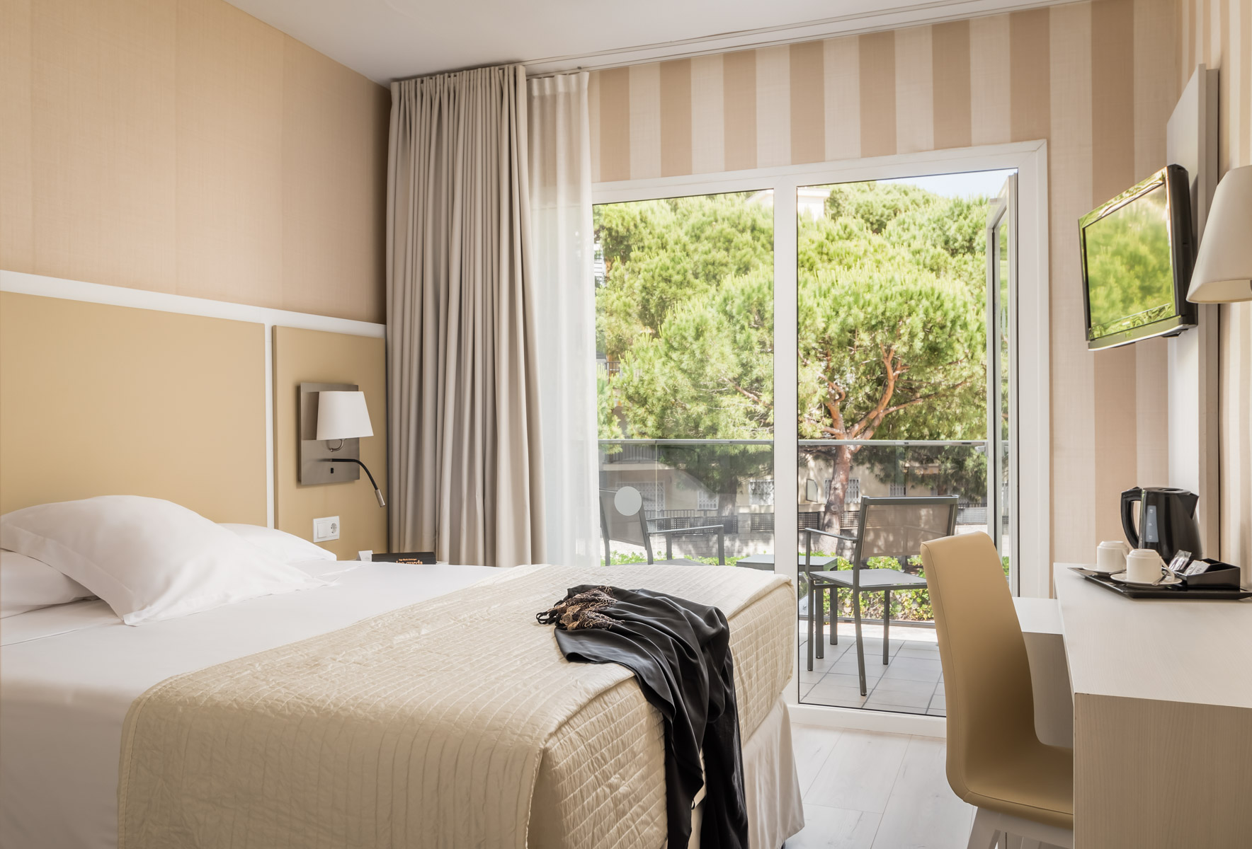 Double or Twin Standard