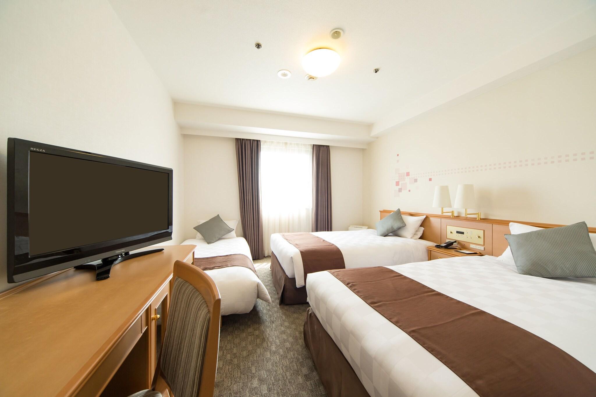 Triple Two Beds