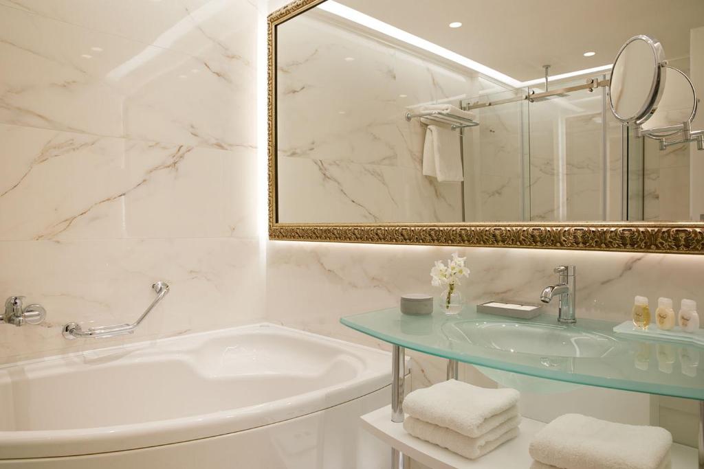 Junior Suite Pool View