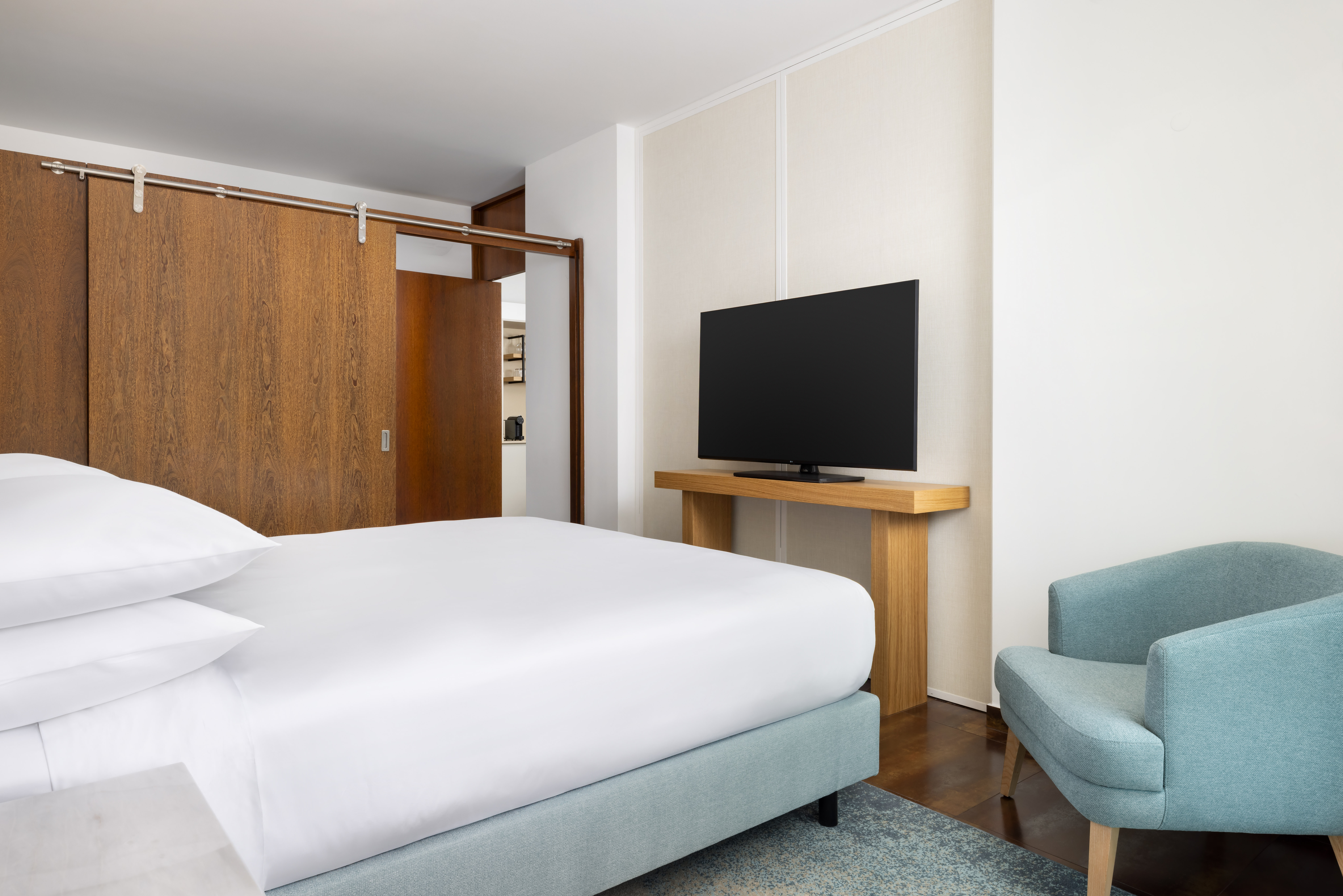 Suite Pool View One Bedroom