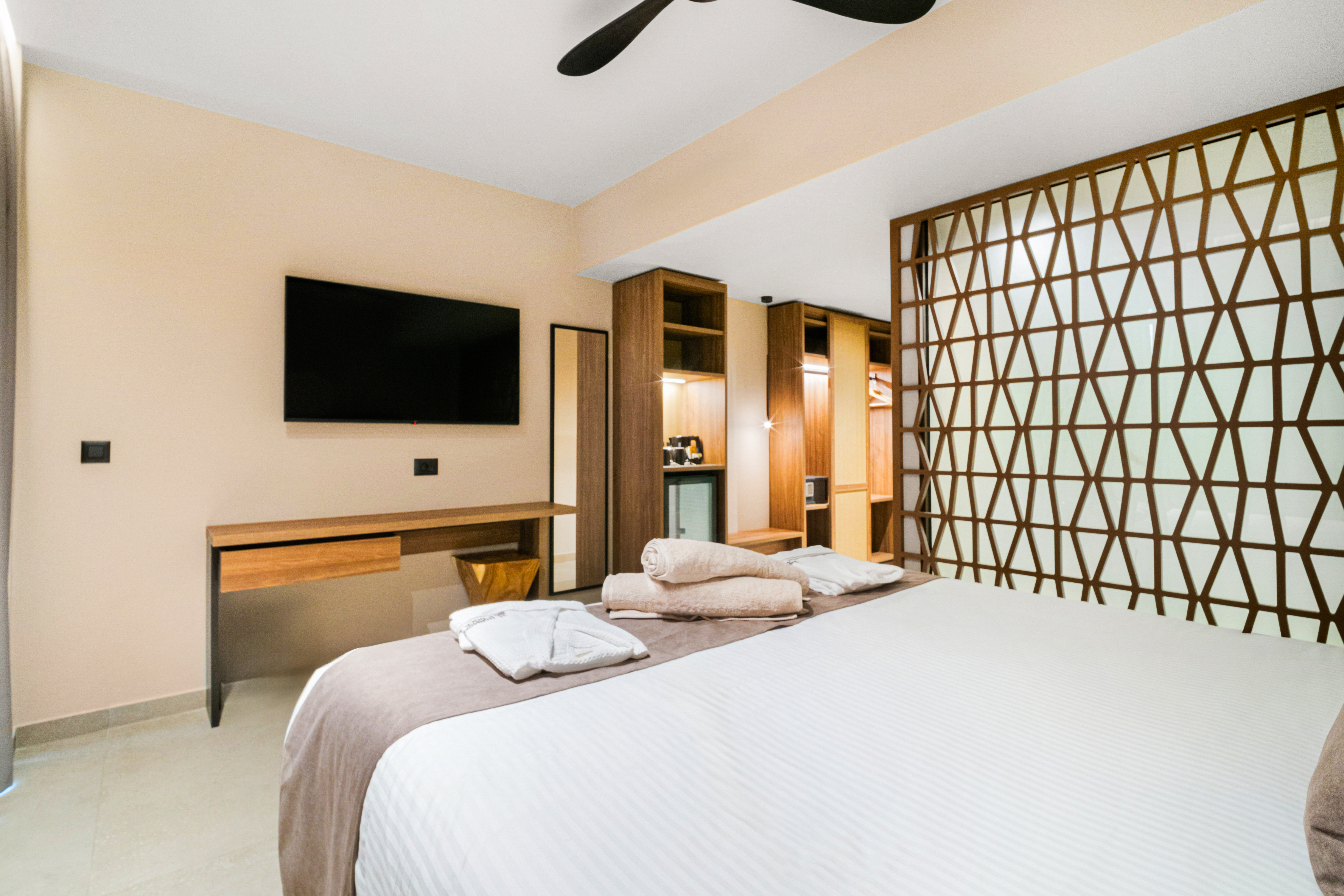 Double or Twin with Private Pool