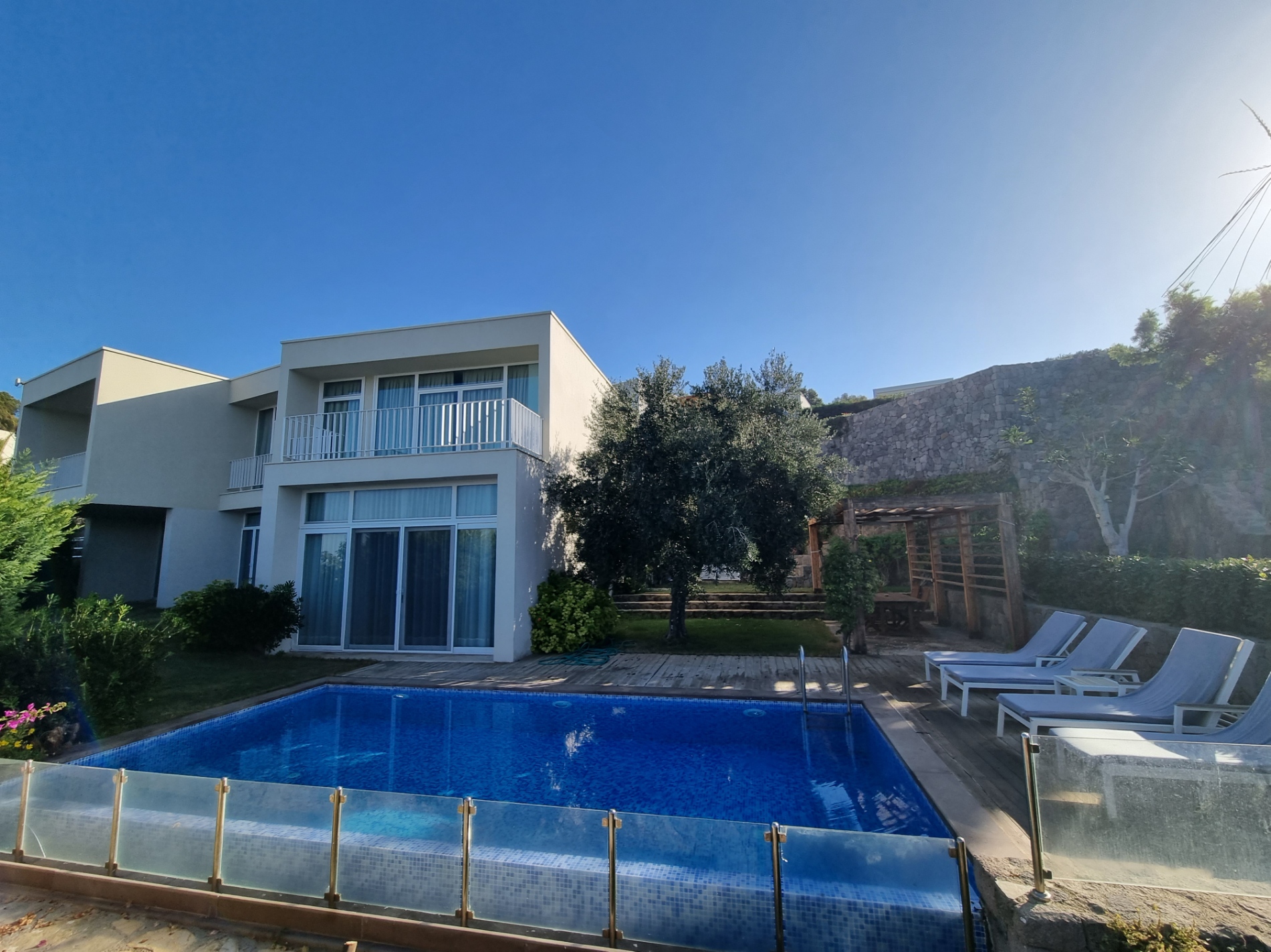 Apartment Four Bedrooms One Bathroom