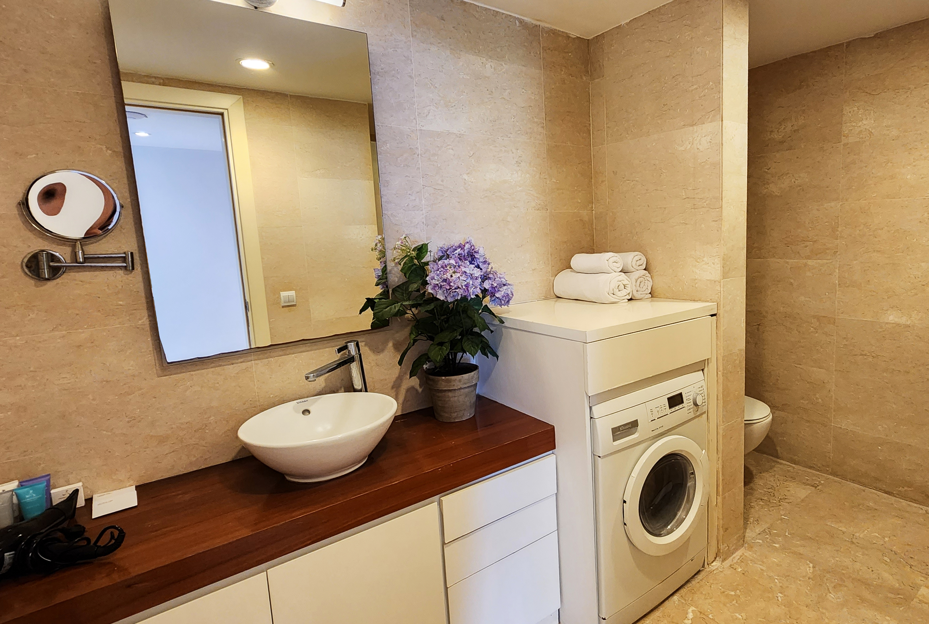 Apartment Four Bedrooms One Bathroom