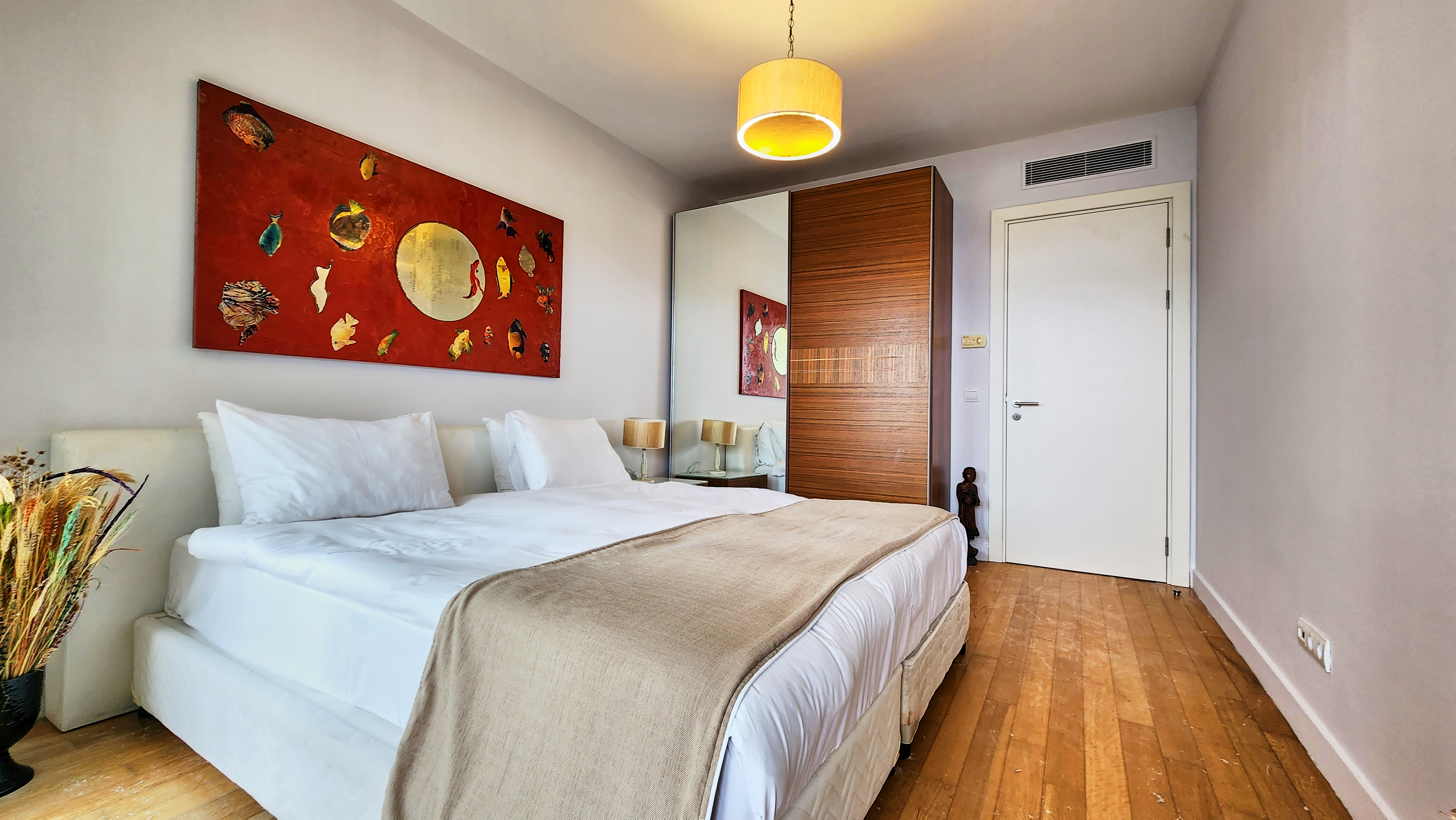 Apartment Four Bedrooms One Bathroom