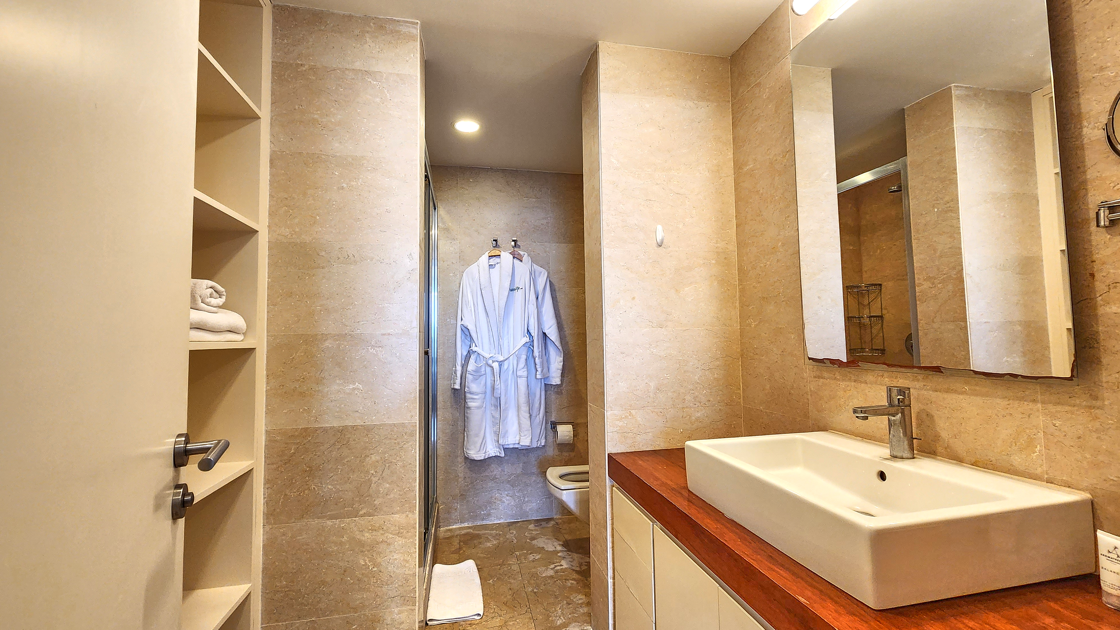 Apartment Four Bedrooms One Bathroom