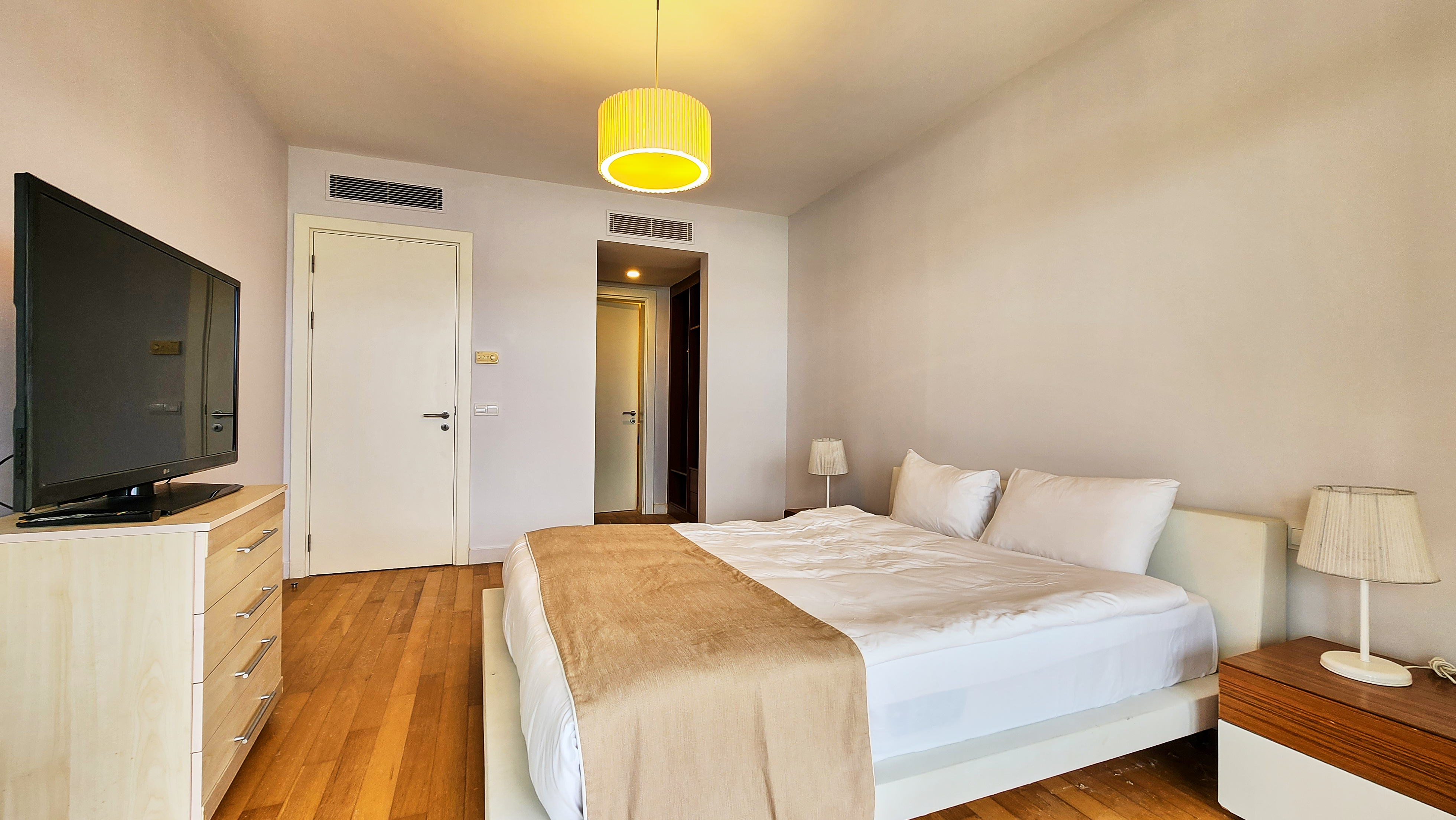 Apartment Four Bedrooms One Bathroom