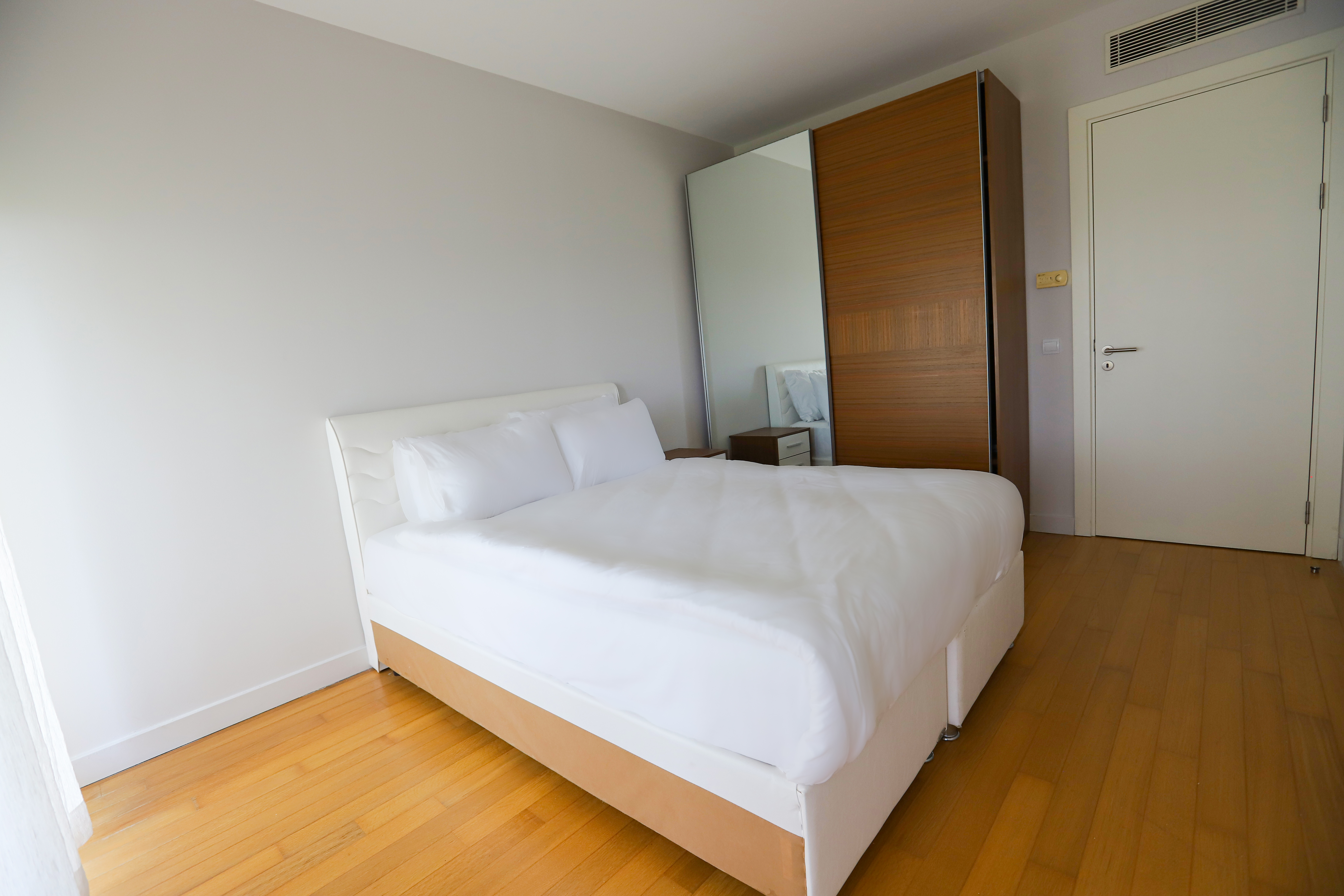 Apartment Four Bedrooms One Bathroom