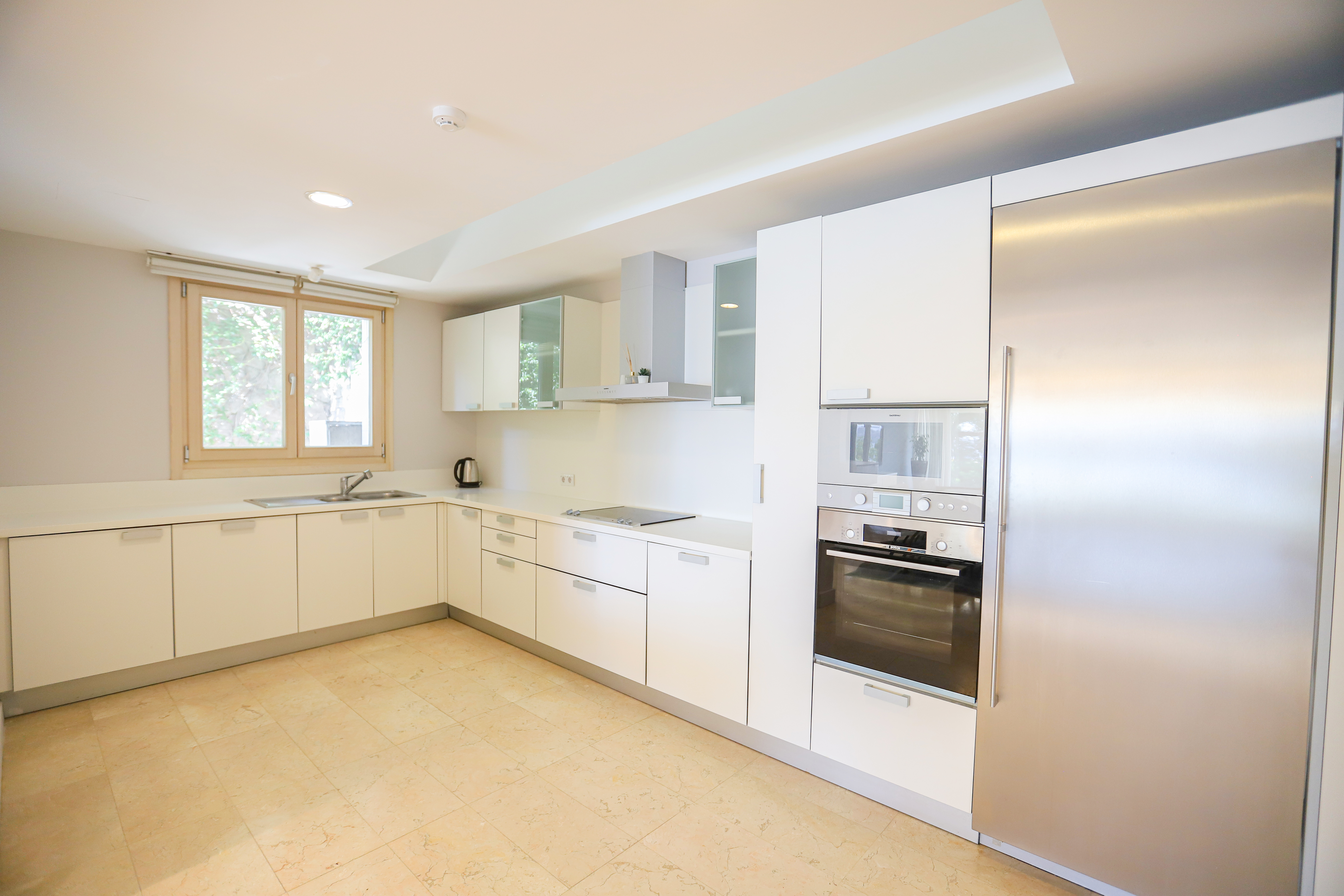 Apartment Four Bedrooms One Bathroom