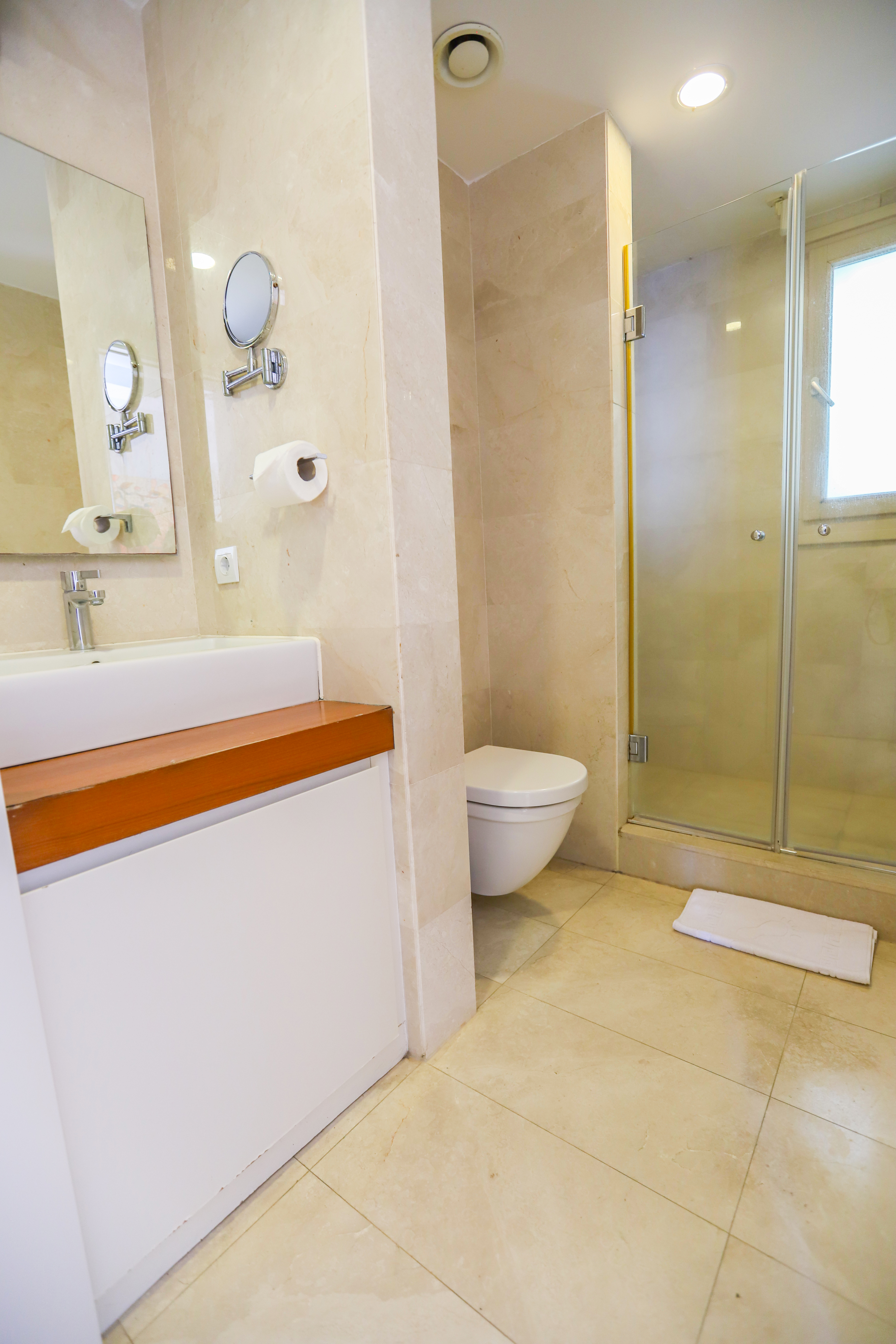 Apartment Four Bedrooms One Bathroom