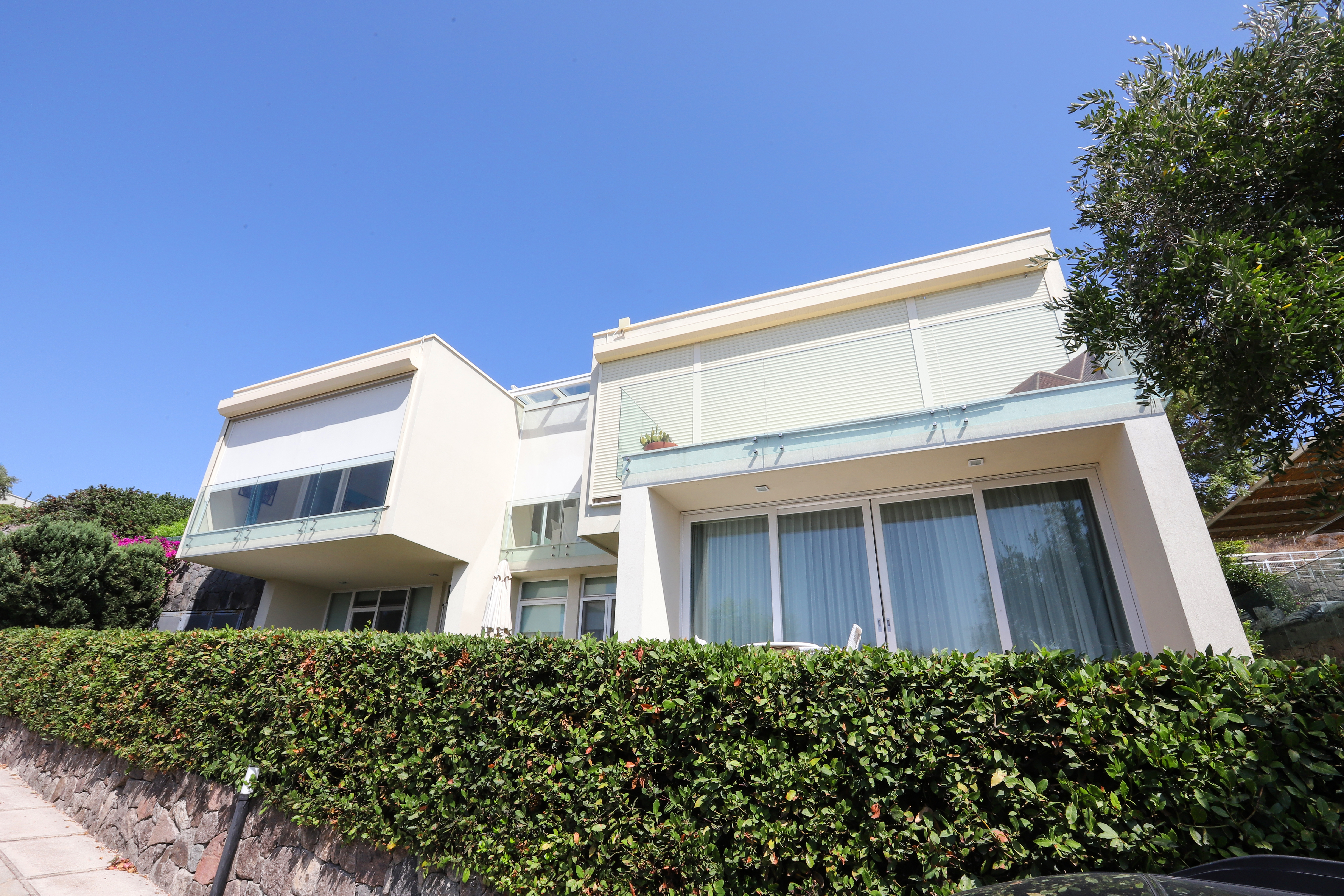 Apartment Four Bedrooms One Bathroom