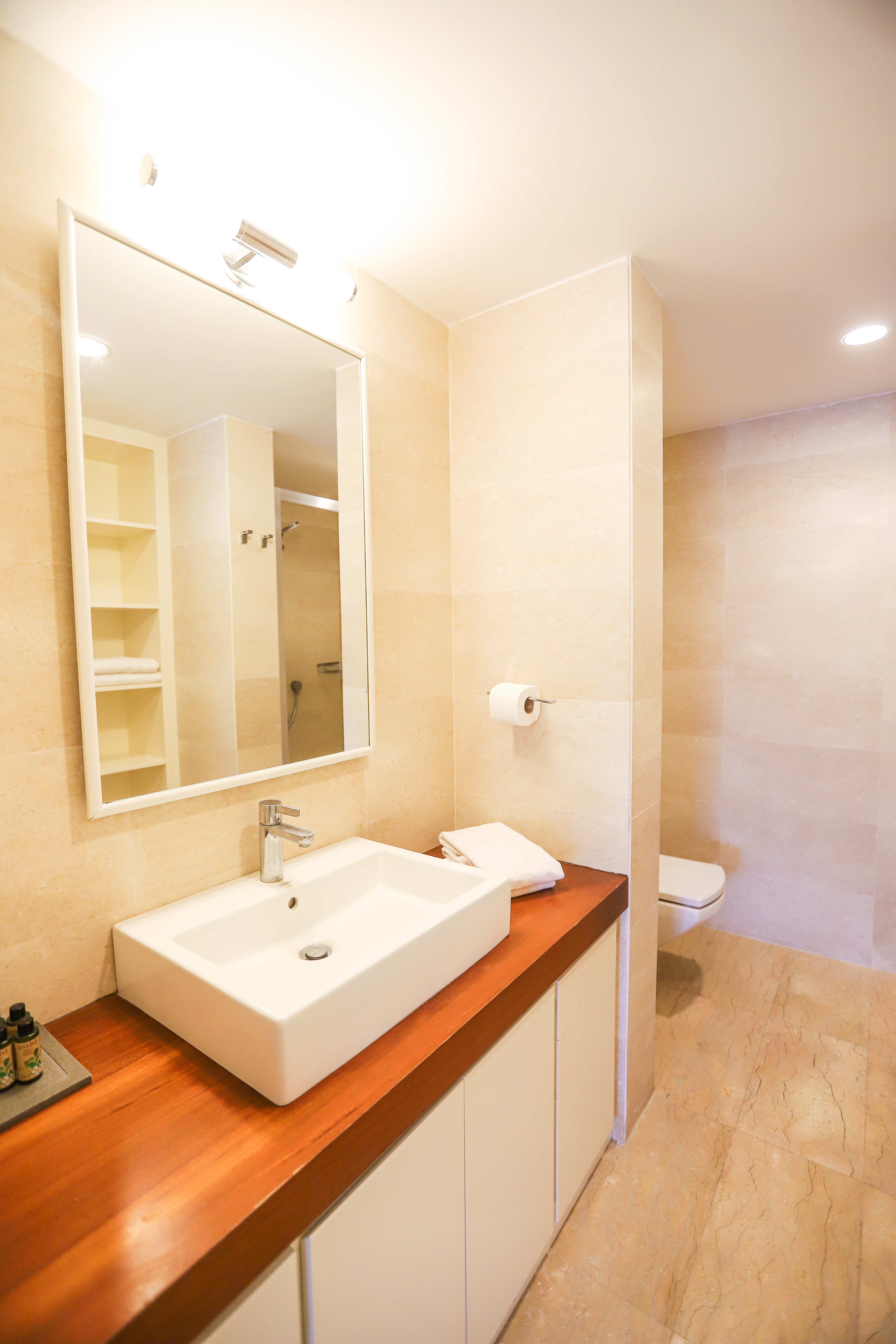 Apartment Four Bedrooms One Bathroom