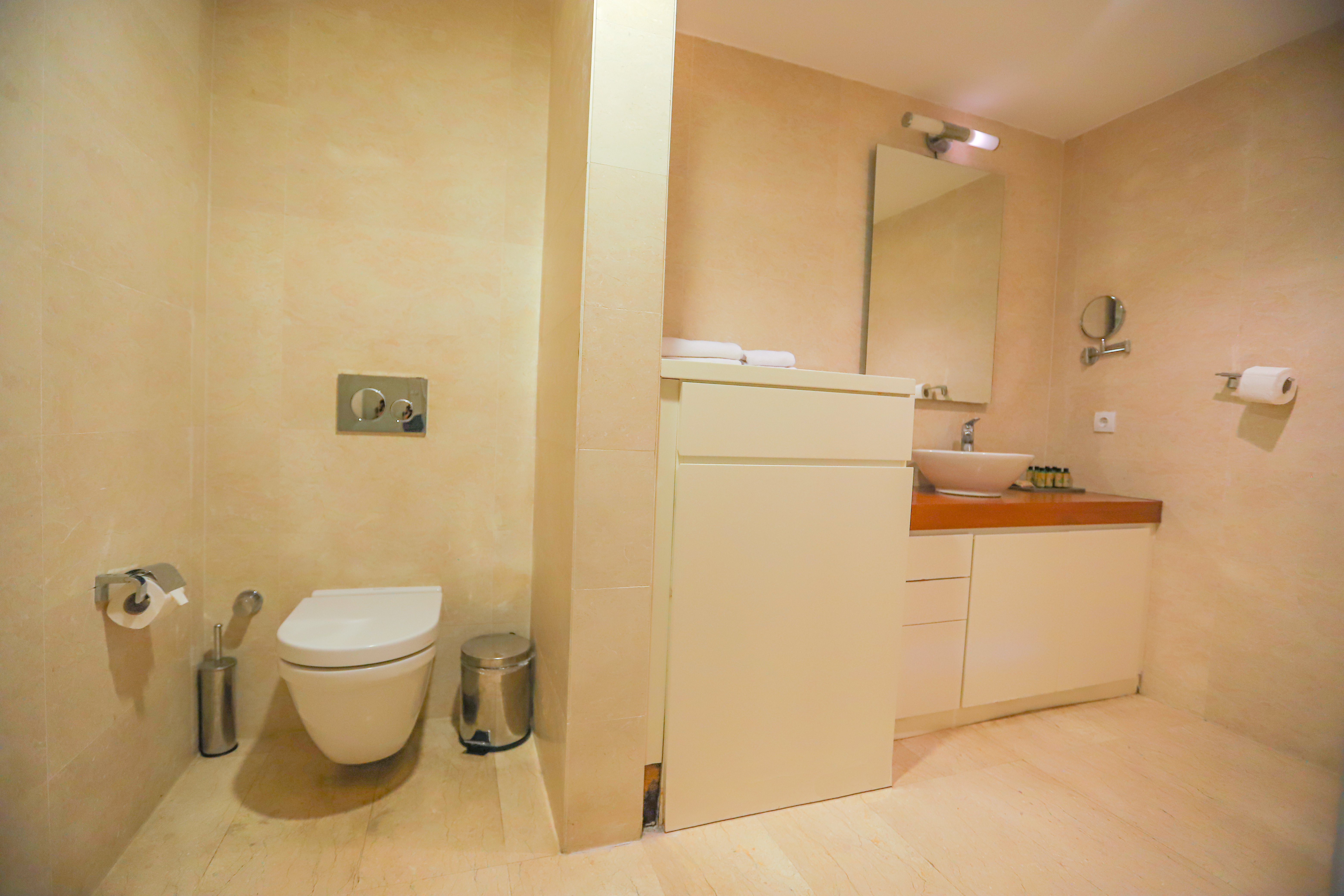 Apartment Four Bedrooms One Bathroom