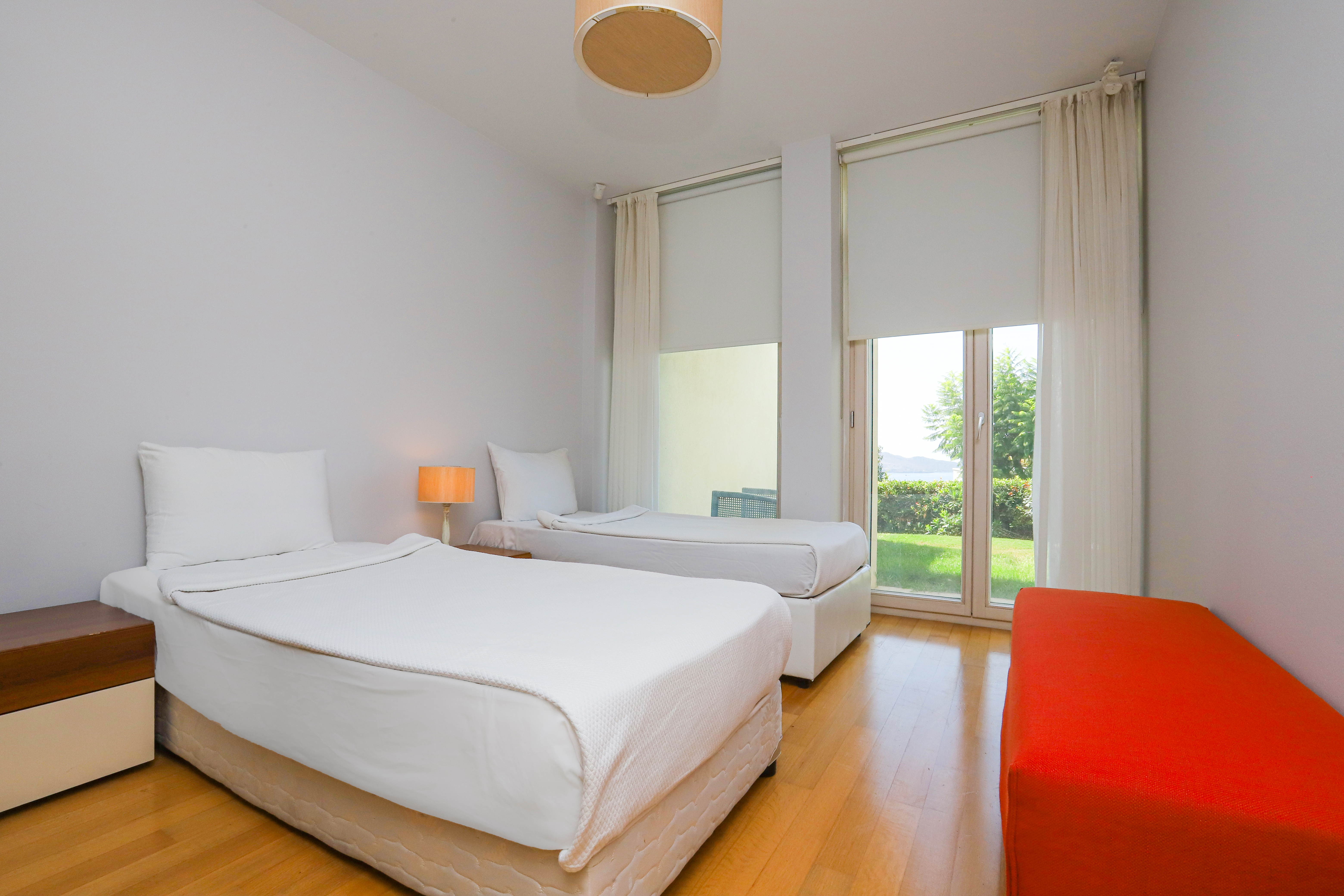 Apartment Four Bedrooms One Bathroom