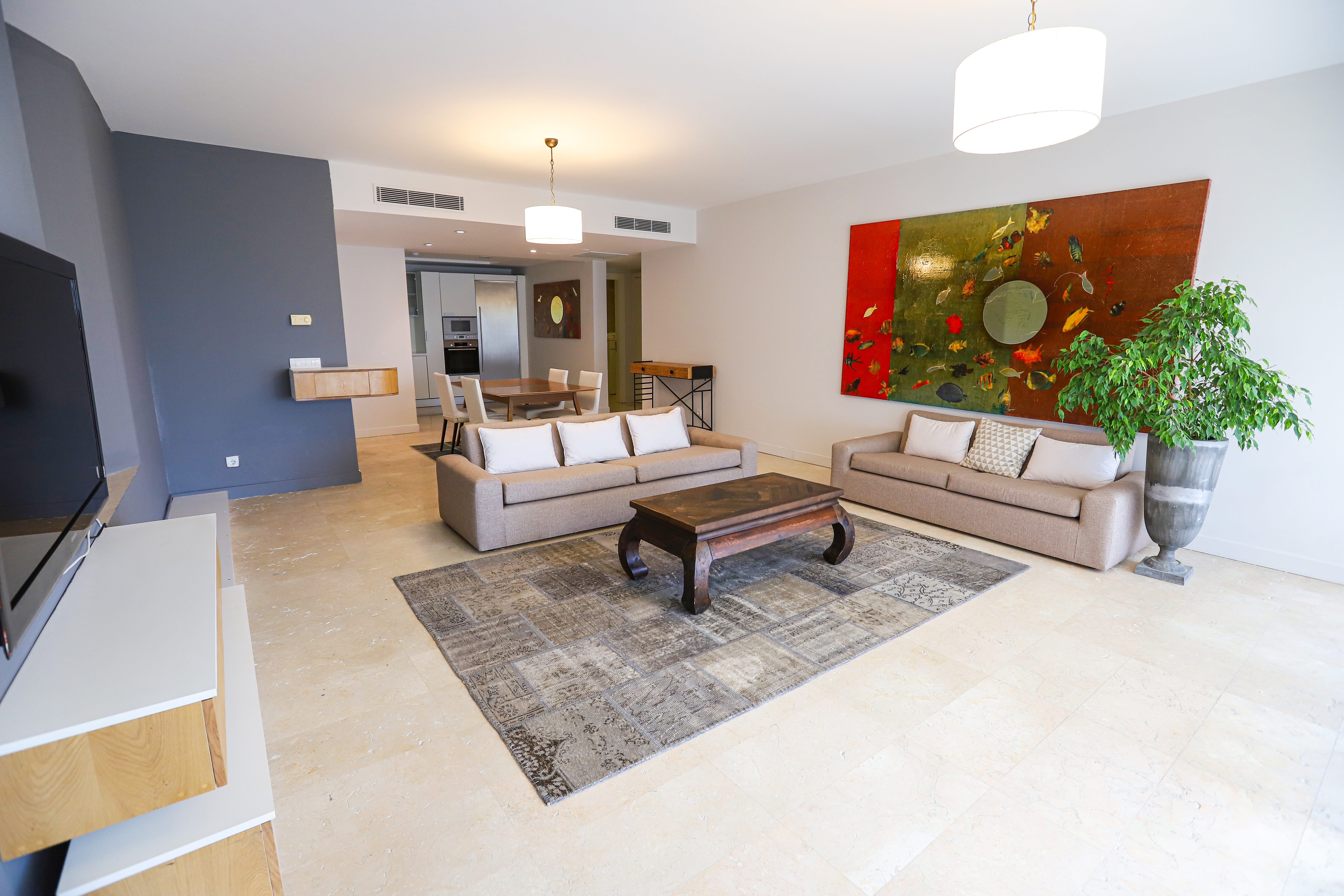 Apartment Four Bedrooms One Bathroom