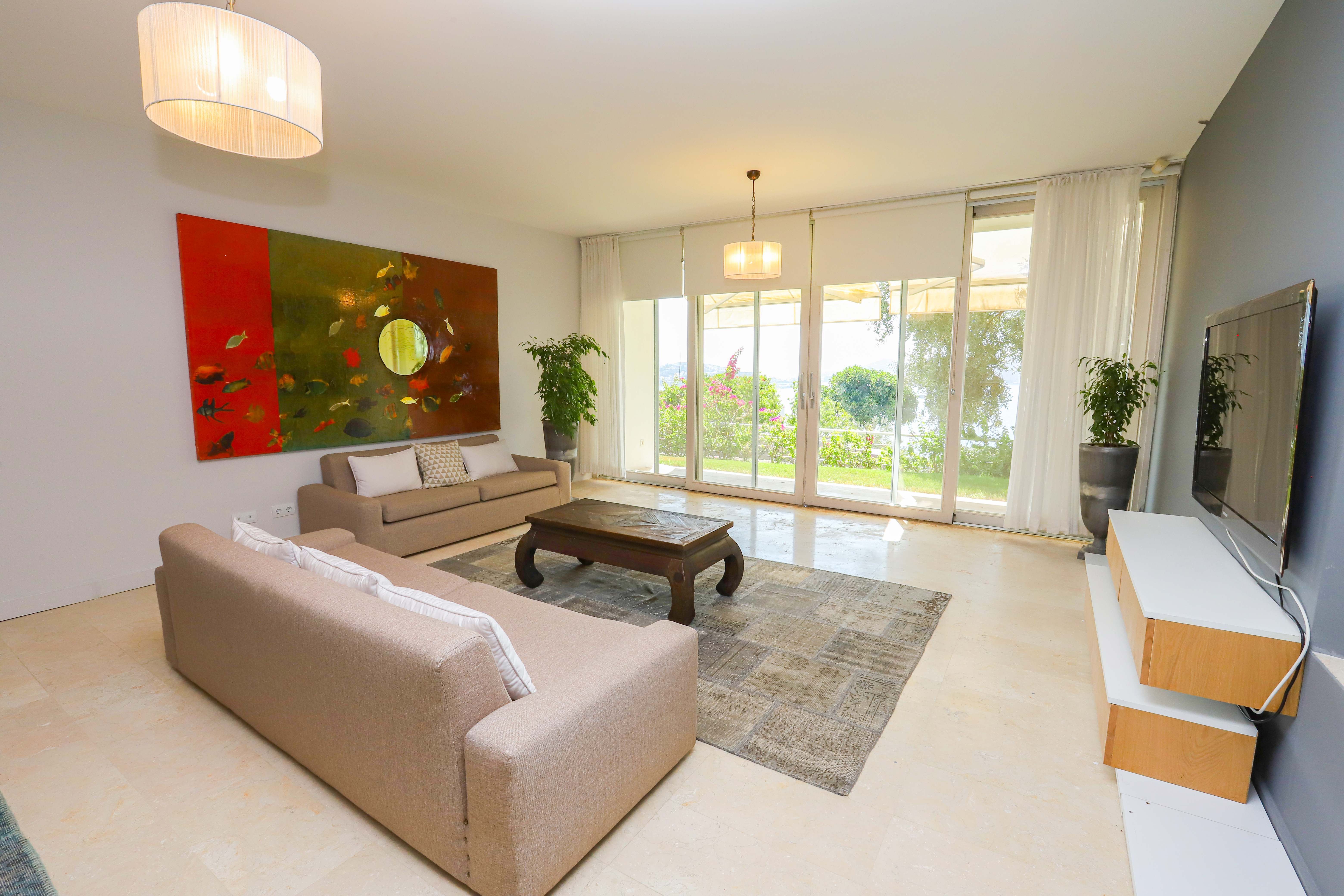 Apartment Four Bedrooms One Bathroom