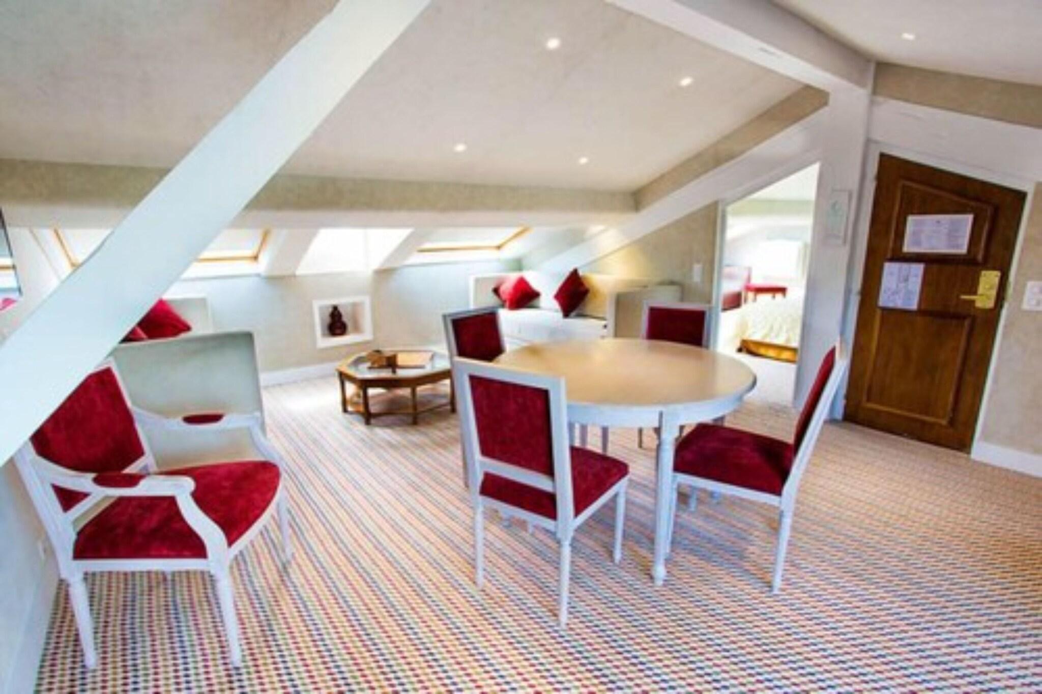 Apartment Partial Sea View