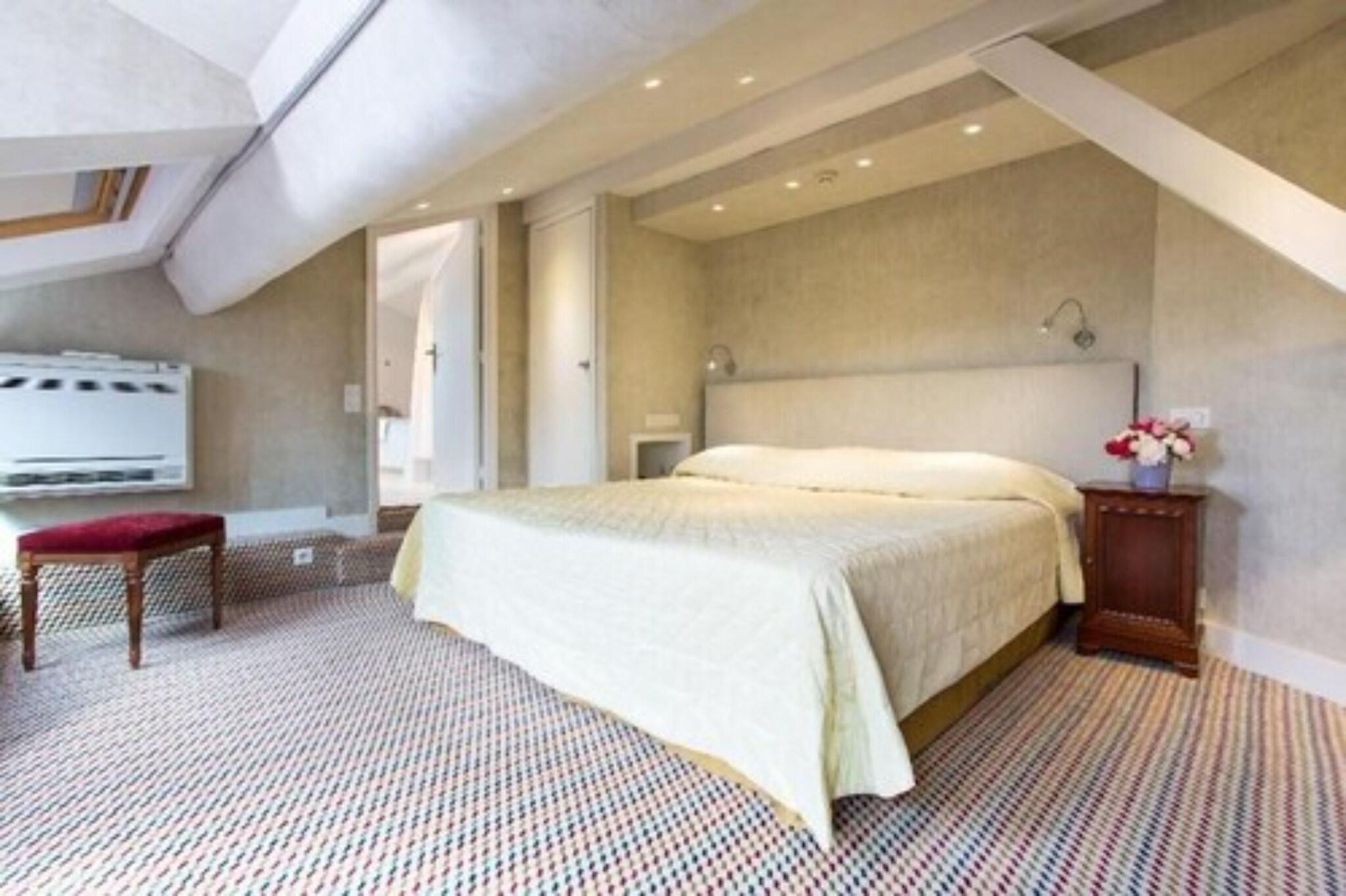 Apartment Partial Sea View