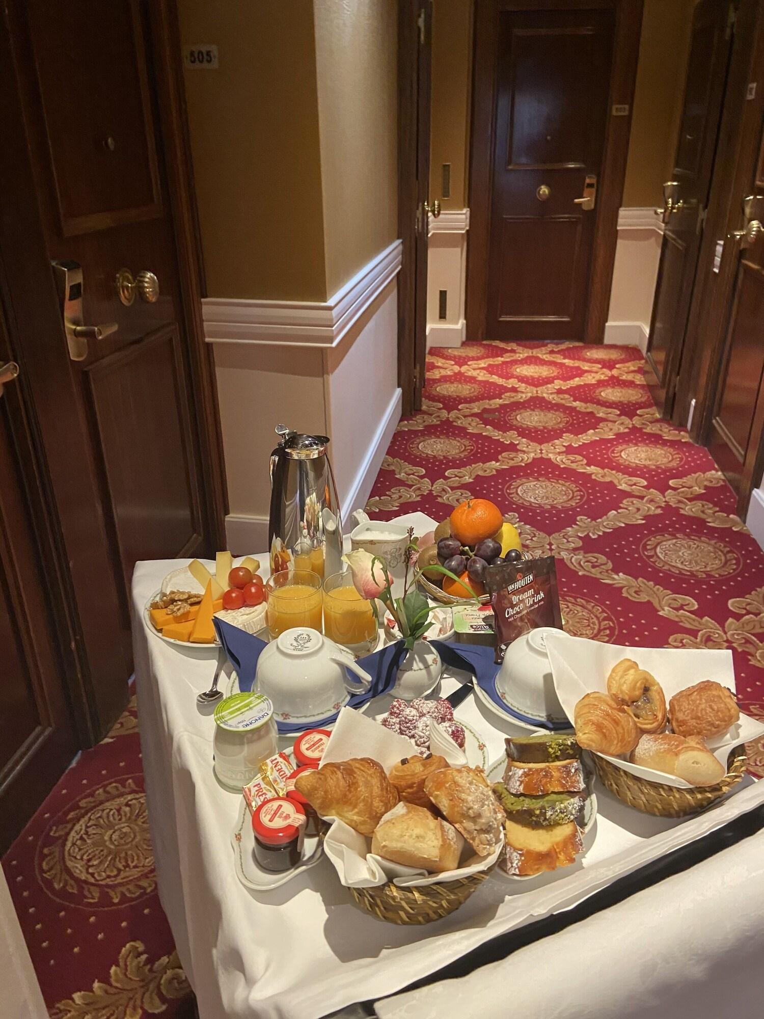 Apartment Partial Sea View