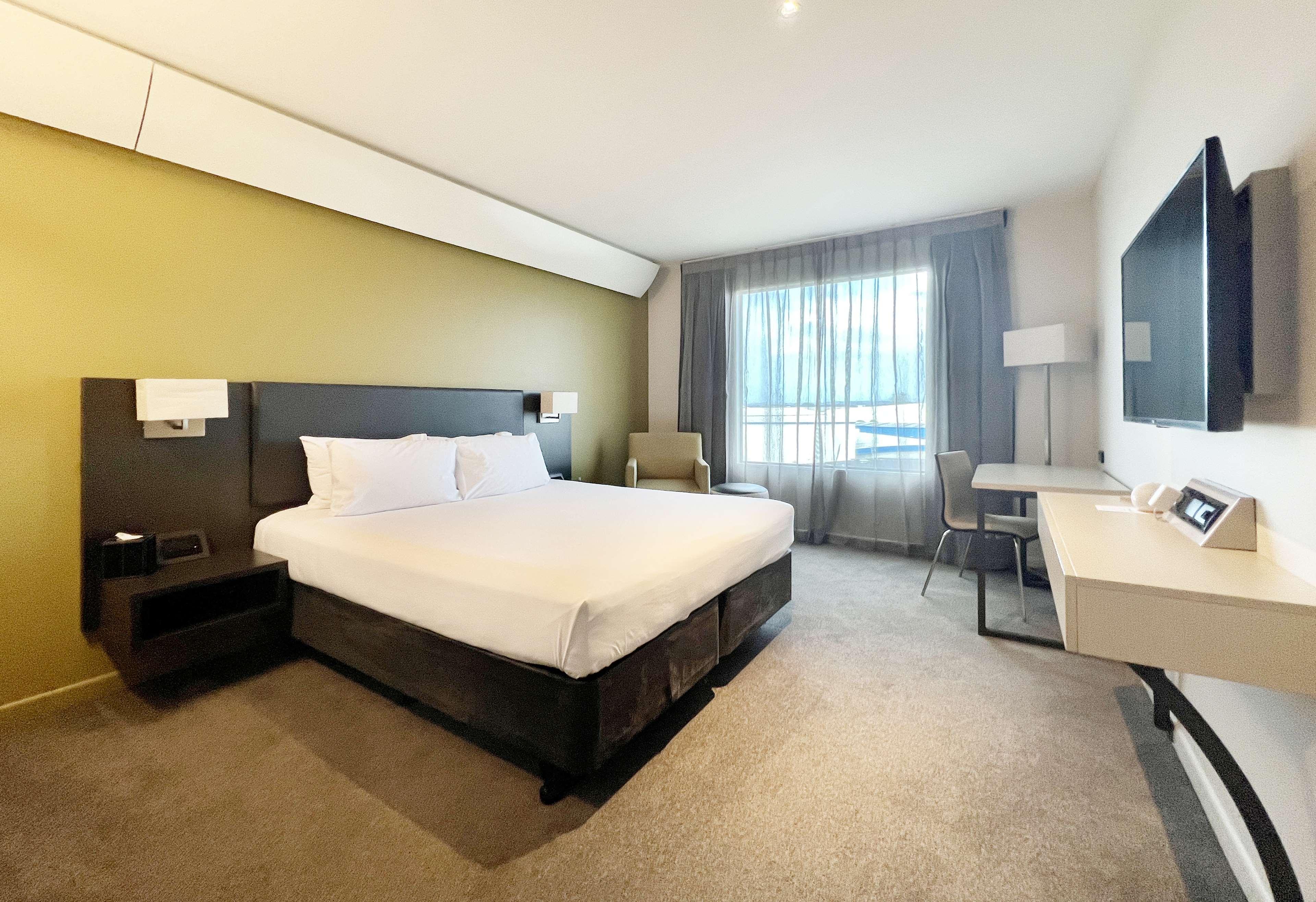 Double Accessible King Size Bed