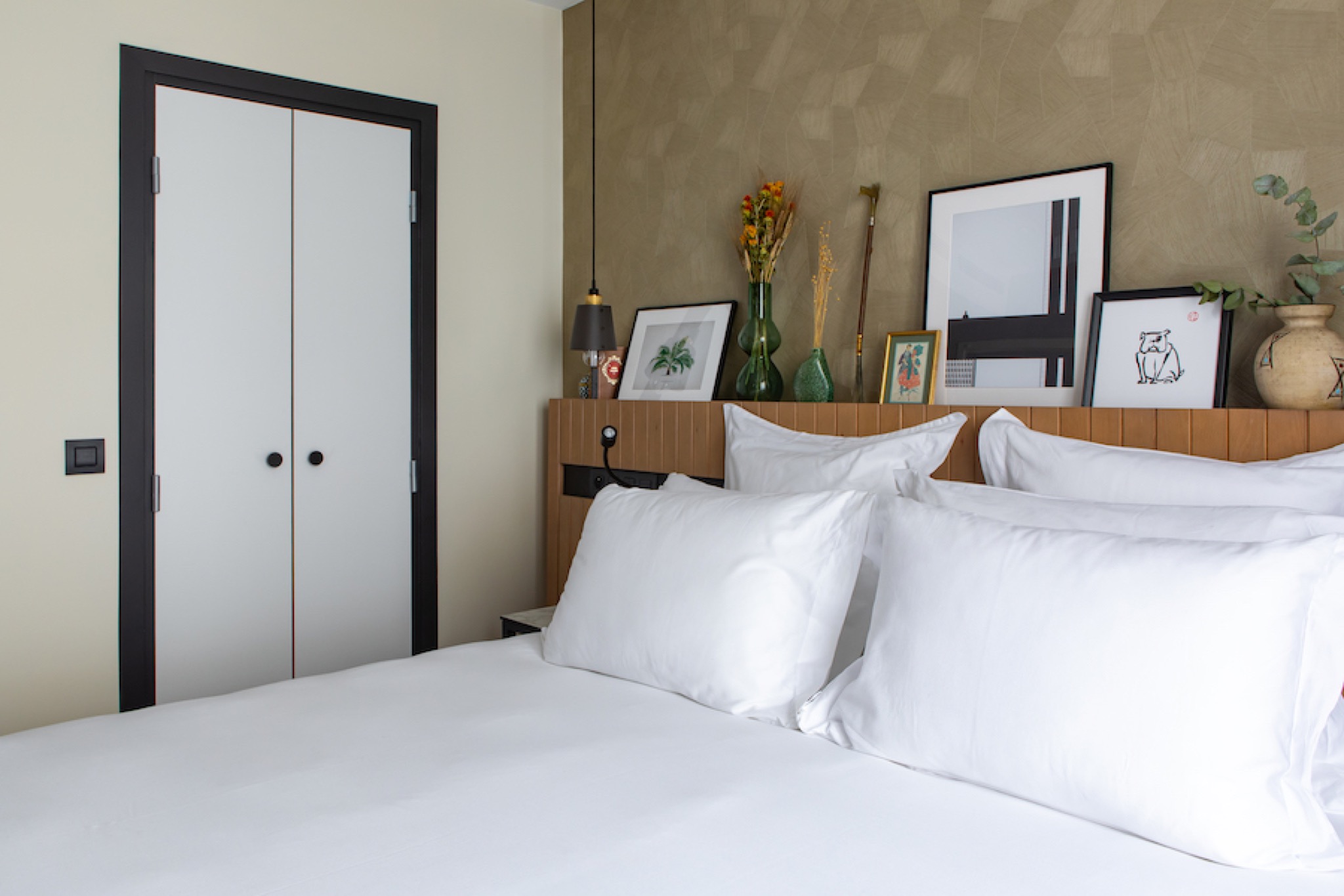 Room Connecting Room