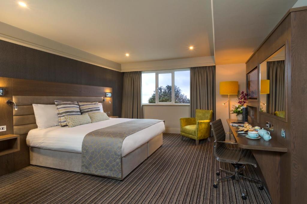 Room Executive Capacity 2