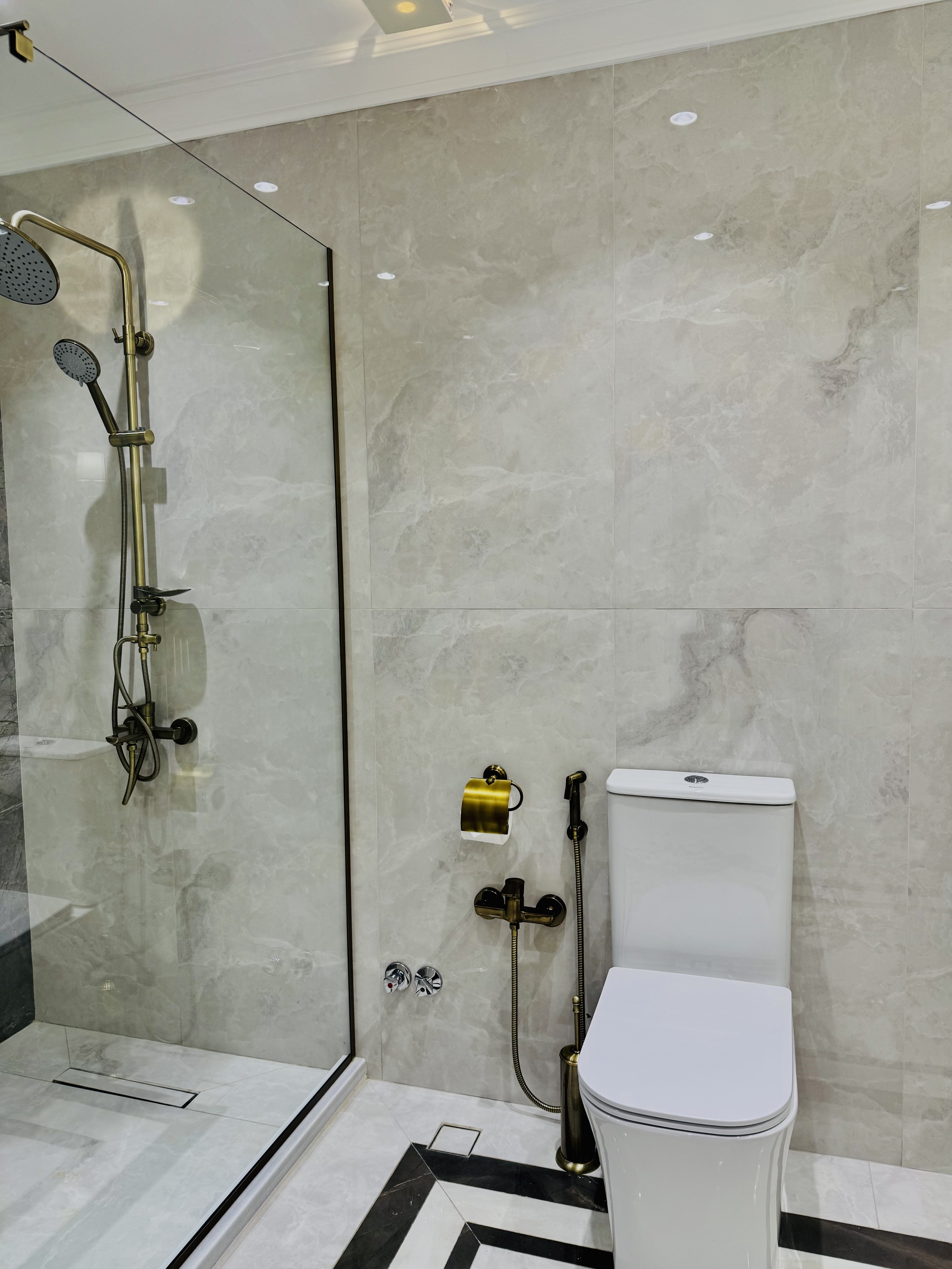 Double King Bed One Bedroom 