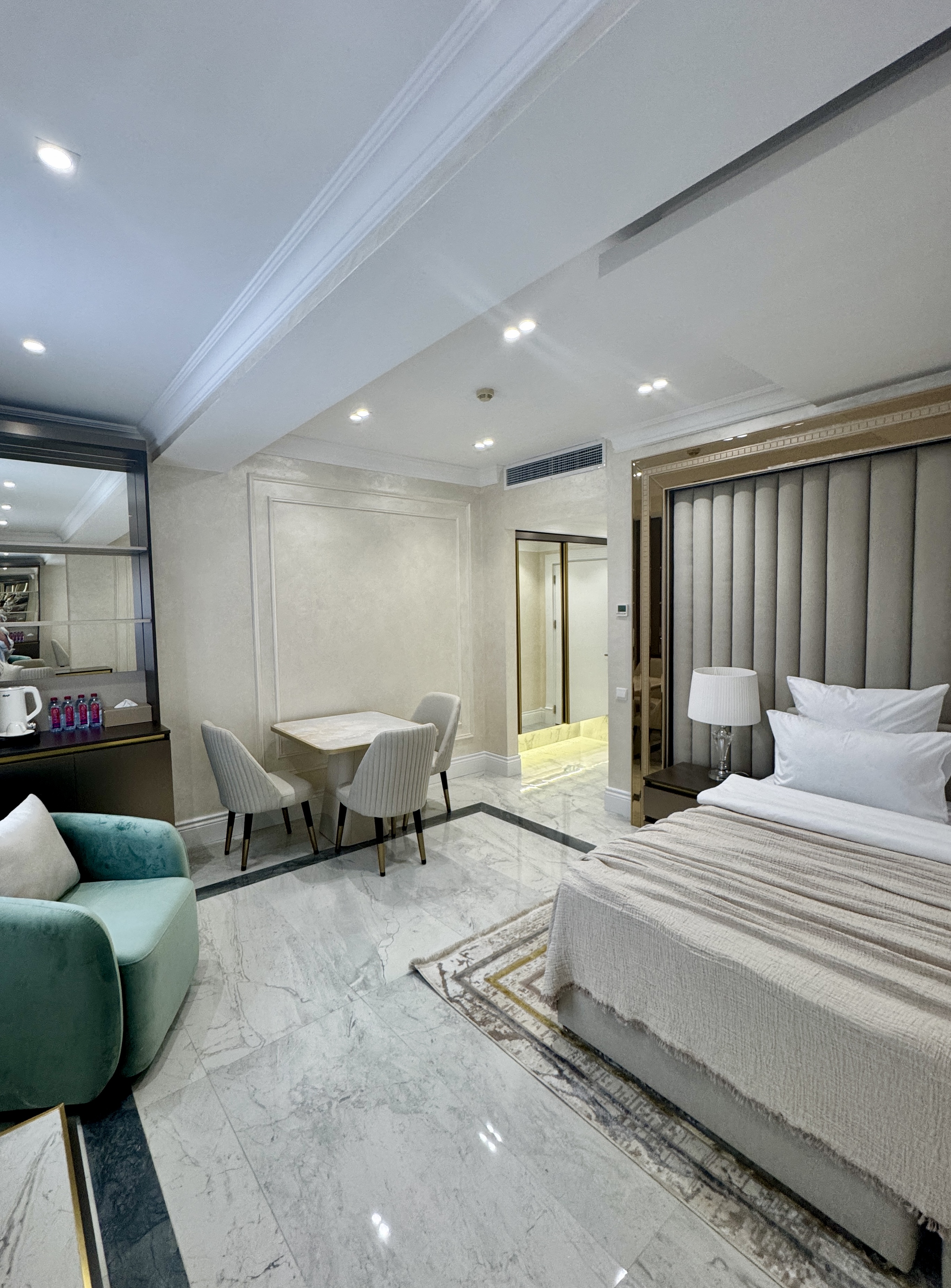 Double King Bed One Bedroom 