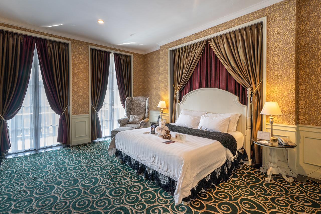 Double Deluxe City View King Bed