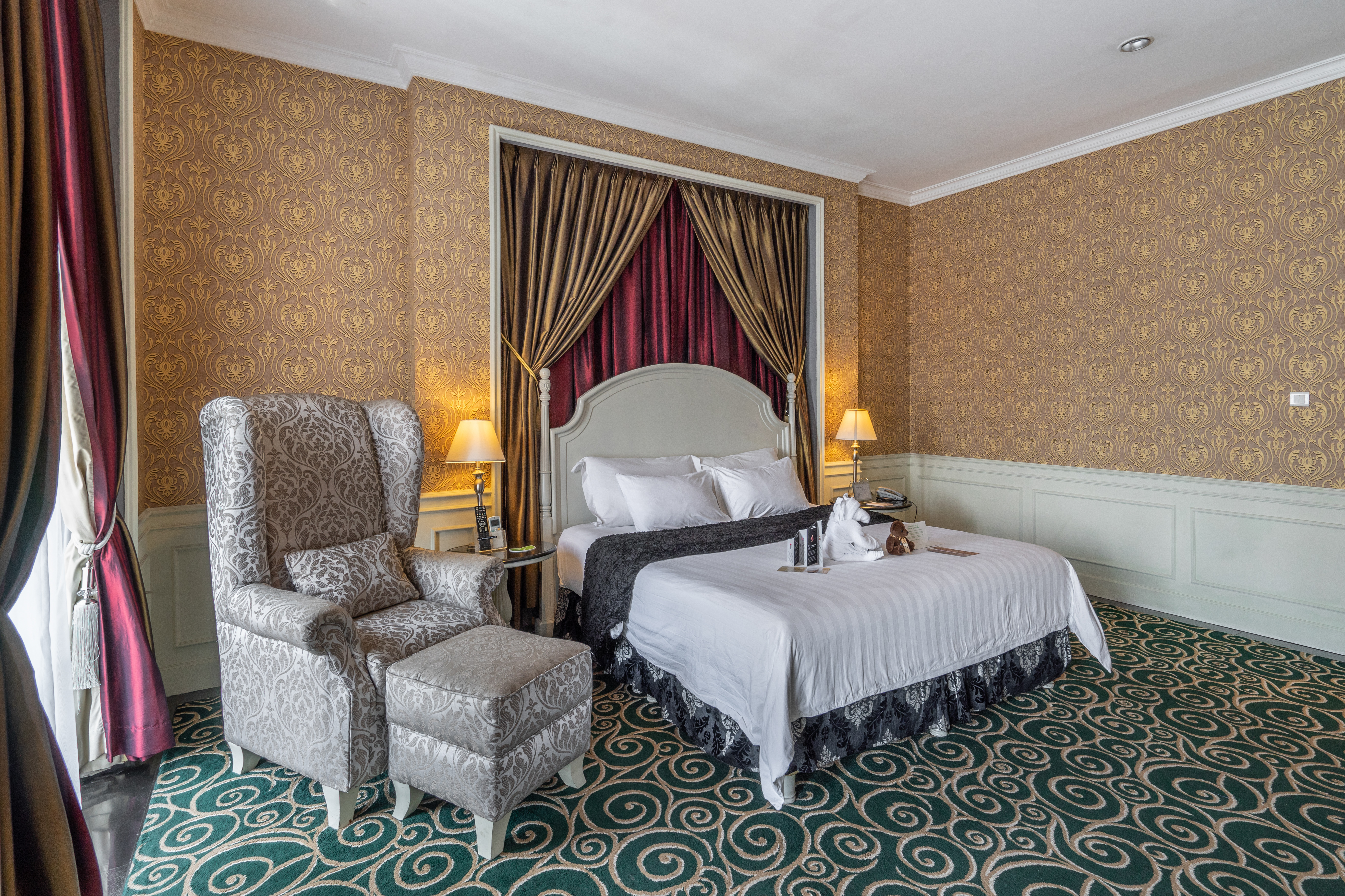 Double Deluxe King Bed