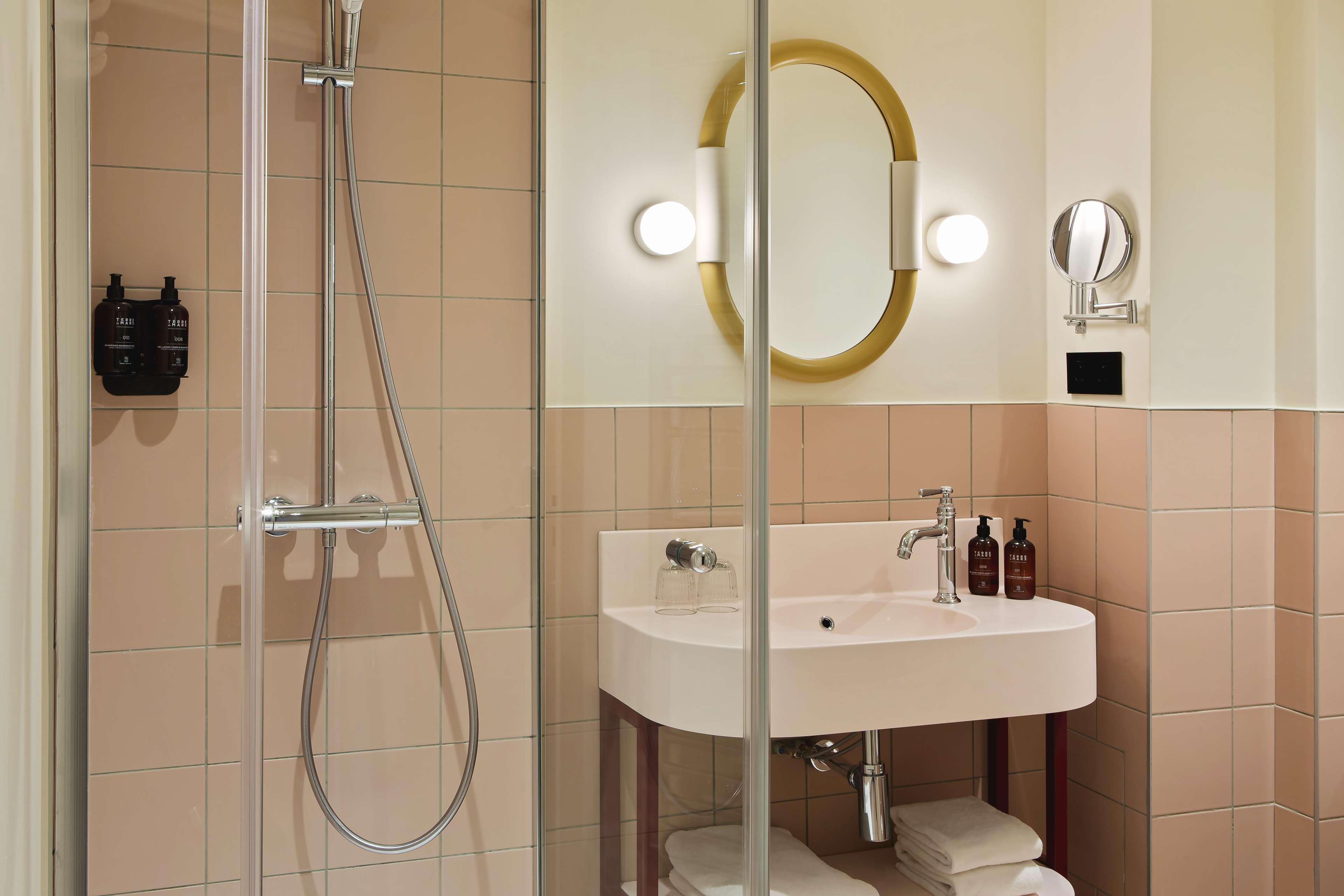 Double Classic Queen Bed