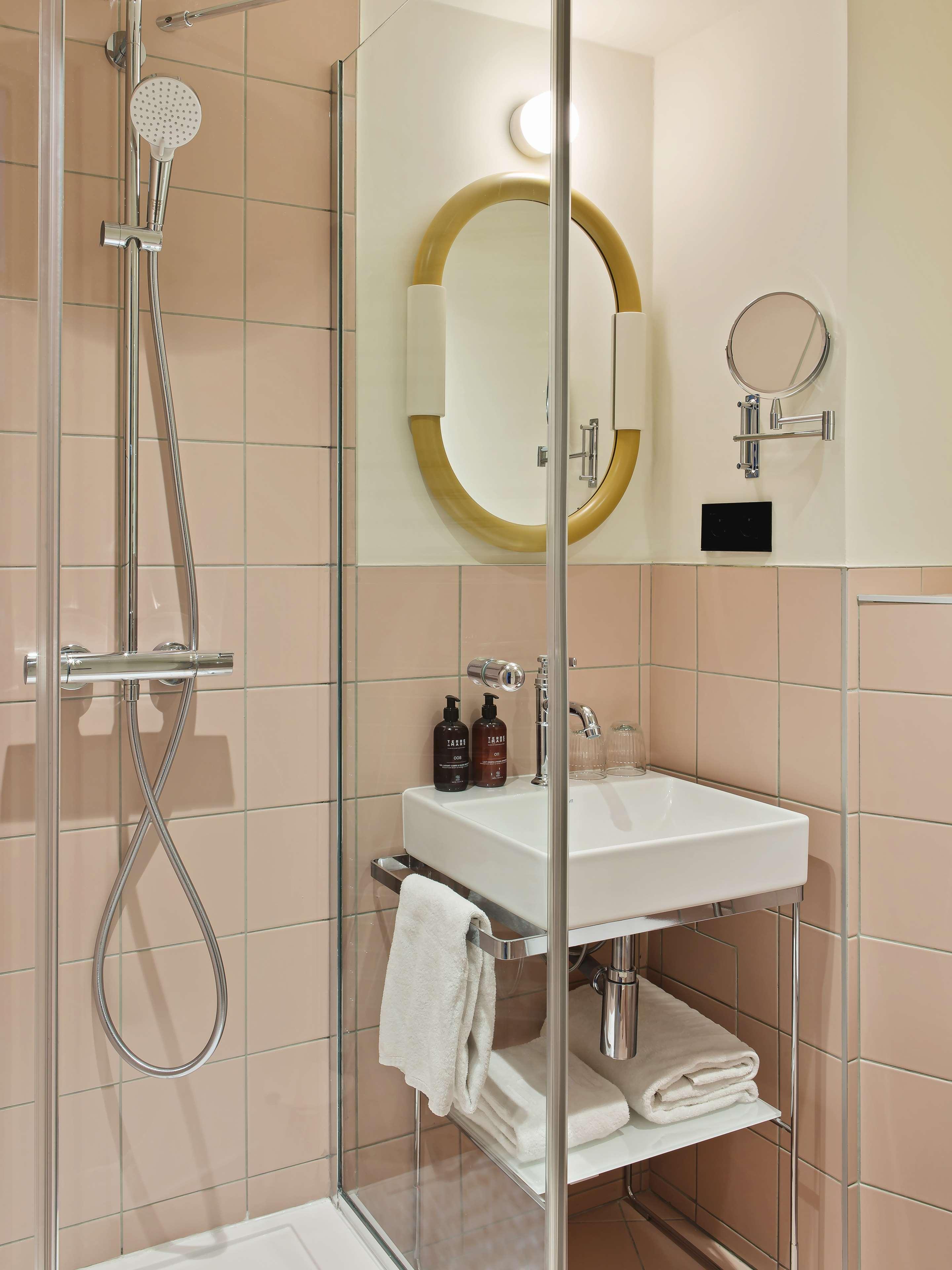 Double Classic Queen Bed