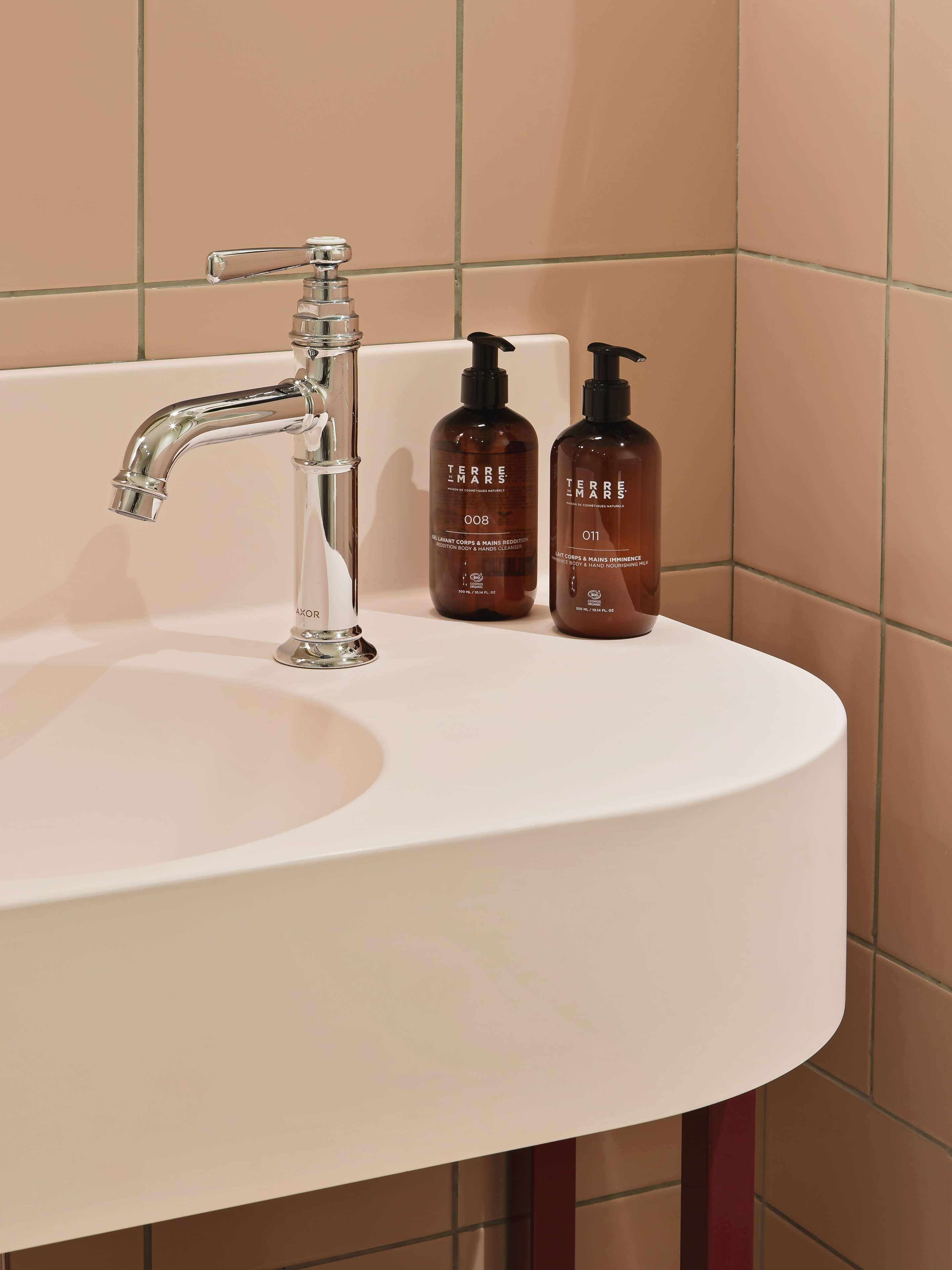 Double Classic Queen Bed